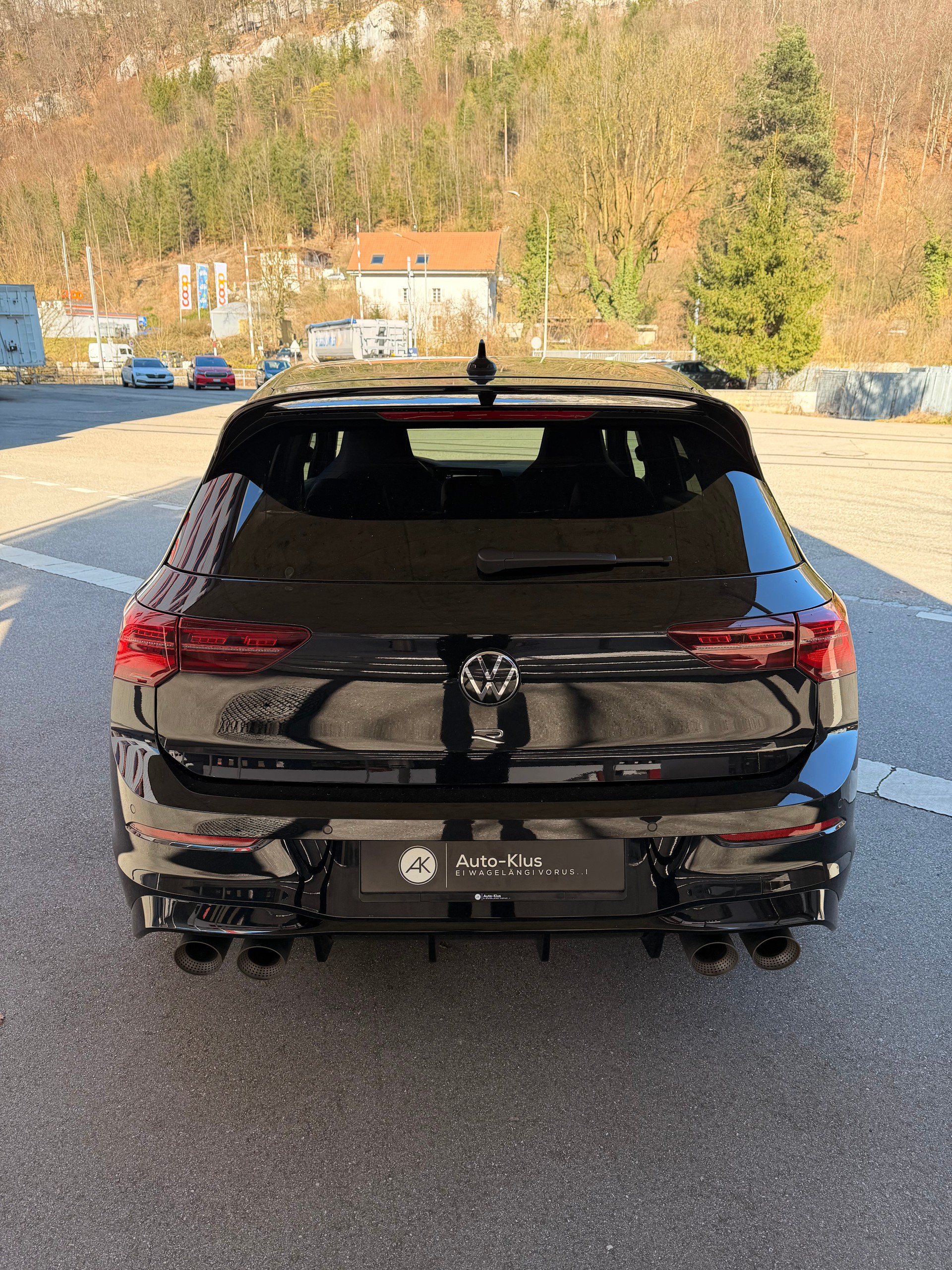 VW Golf 2.0 TSI R DSG 4Motion-image-5