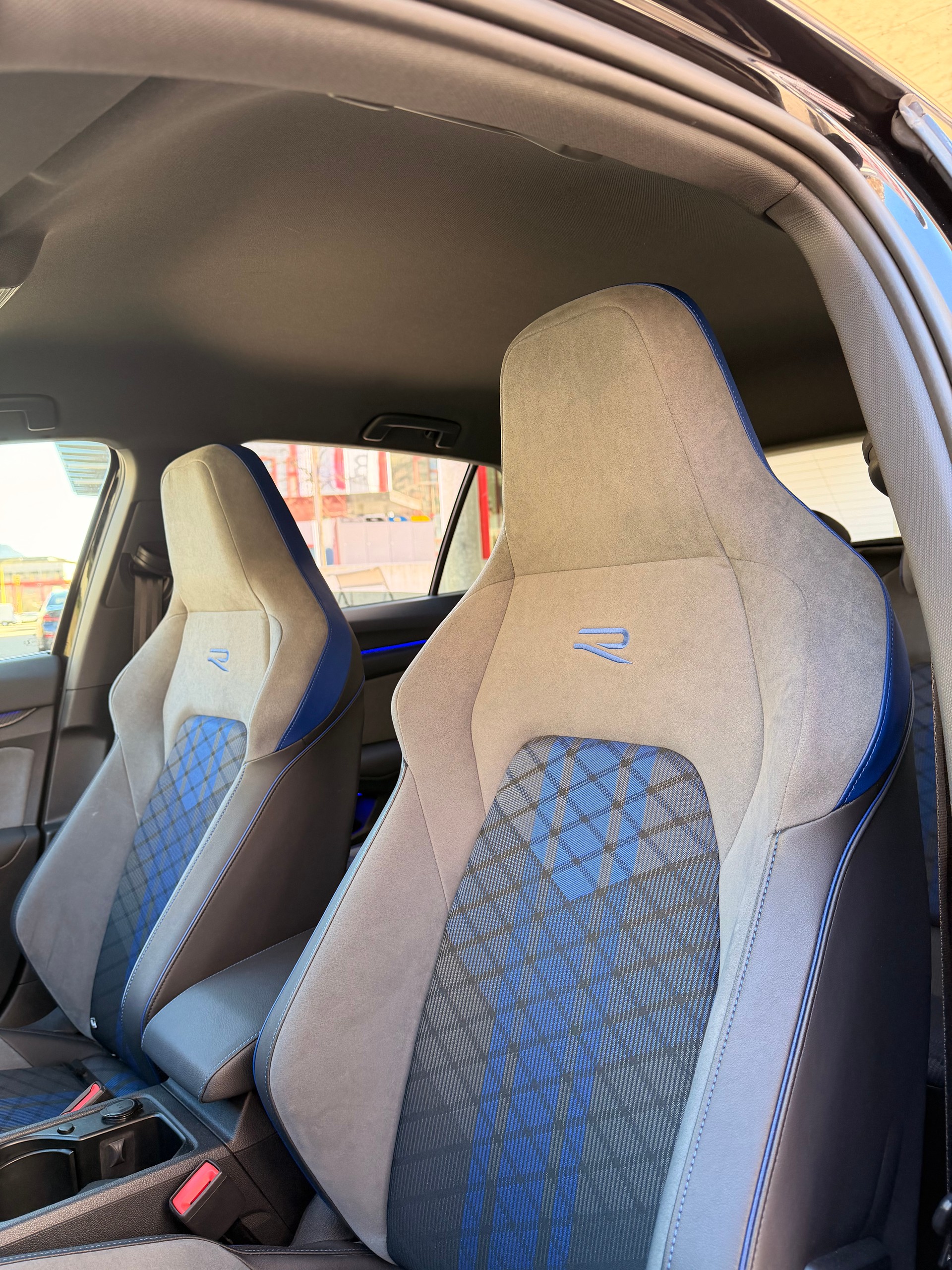 VW Golf 2.0 TSI R DSG 4Motion-image-13