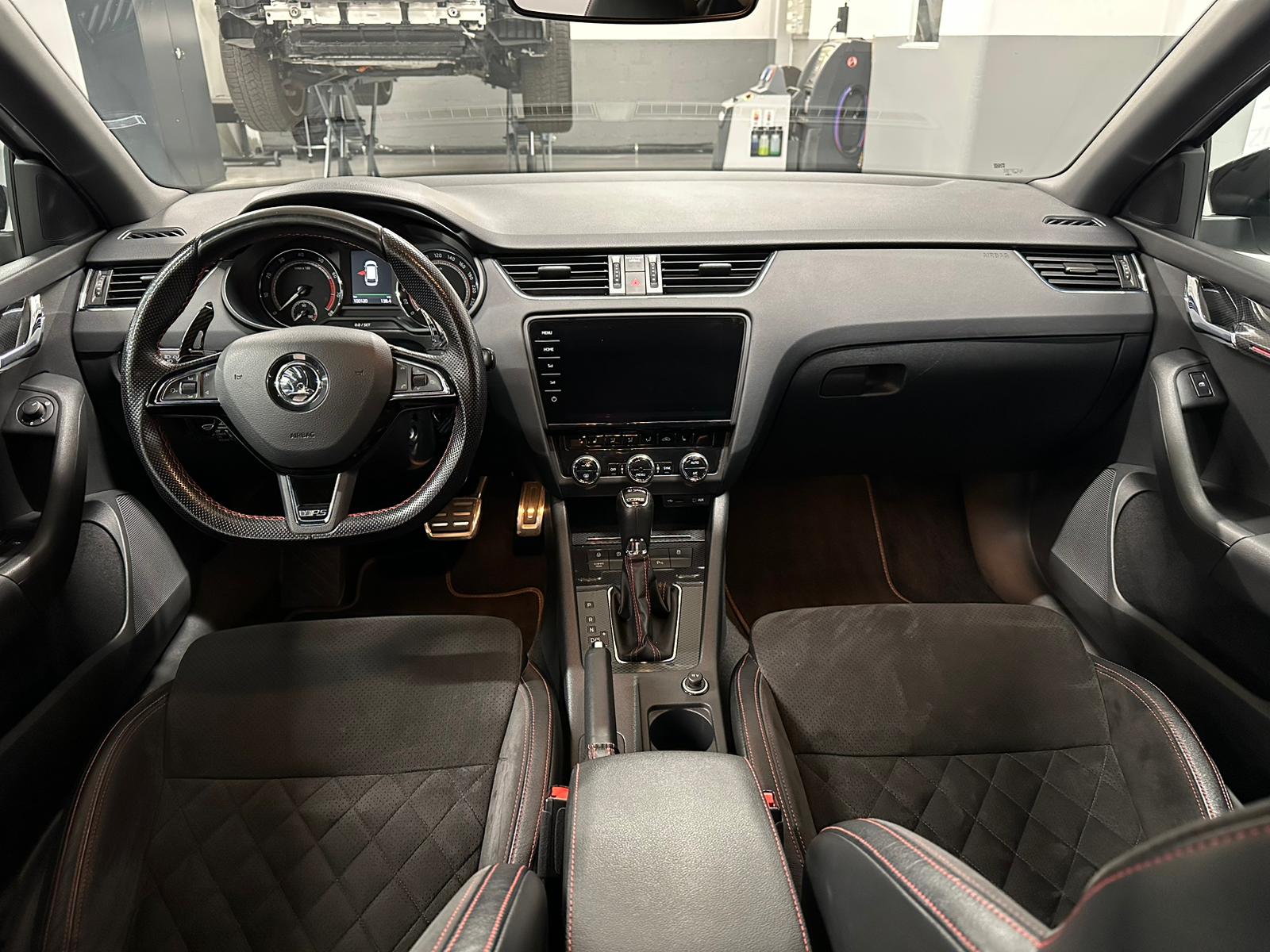 SKODA Octavia Combi 2.0 TSI RS DSG-image-8