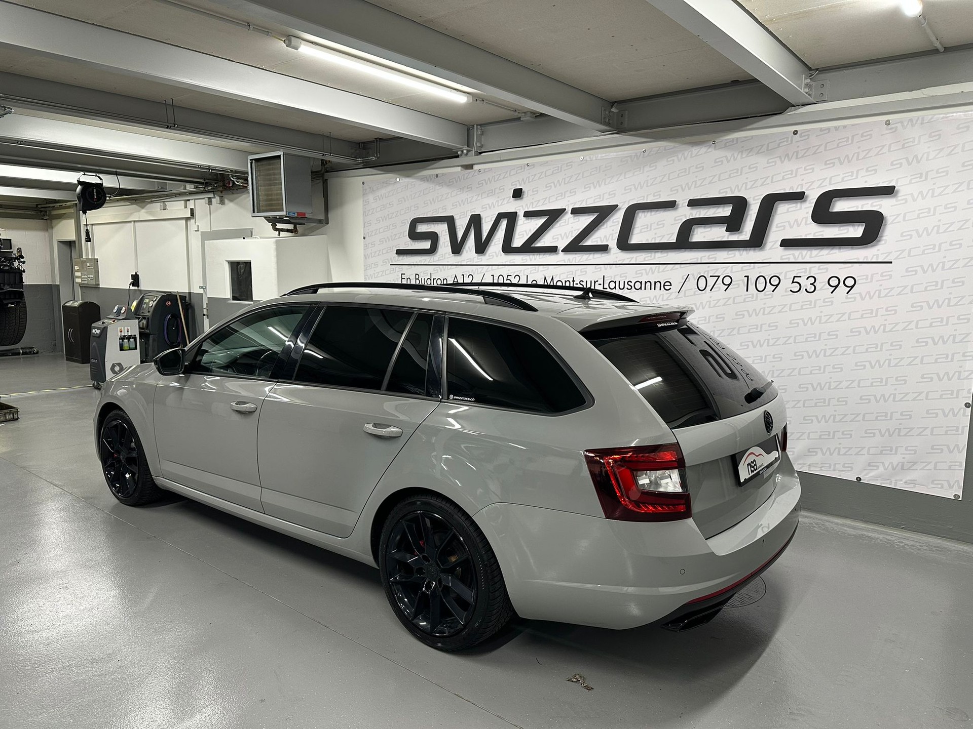 SKODA Octavia Combi 2.0 TSI RS DSG-image-2