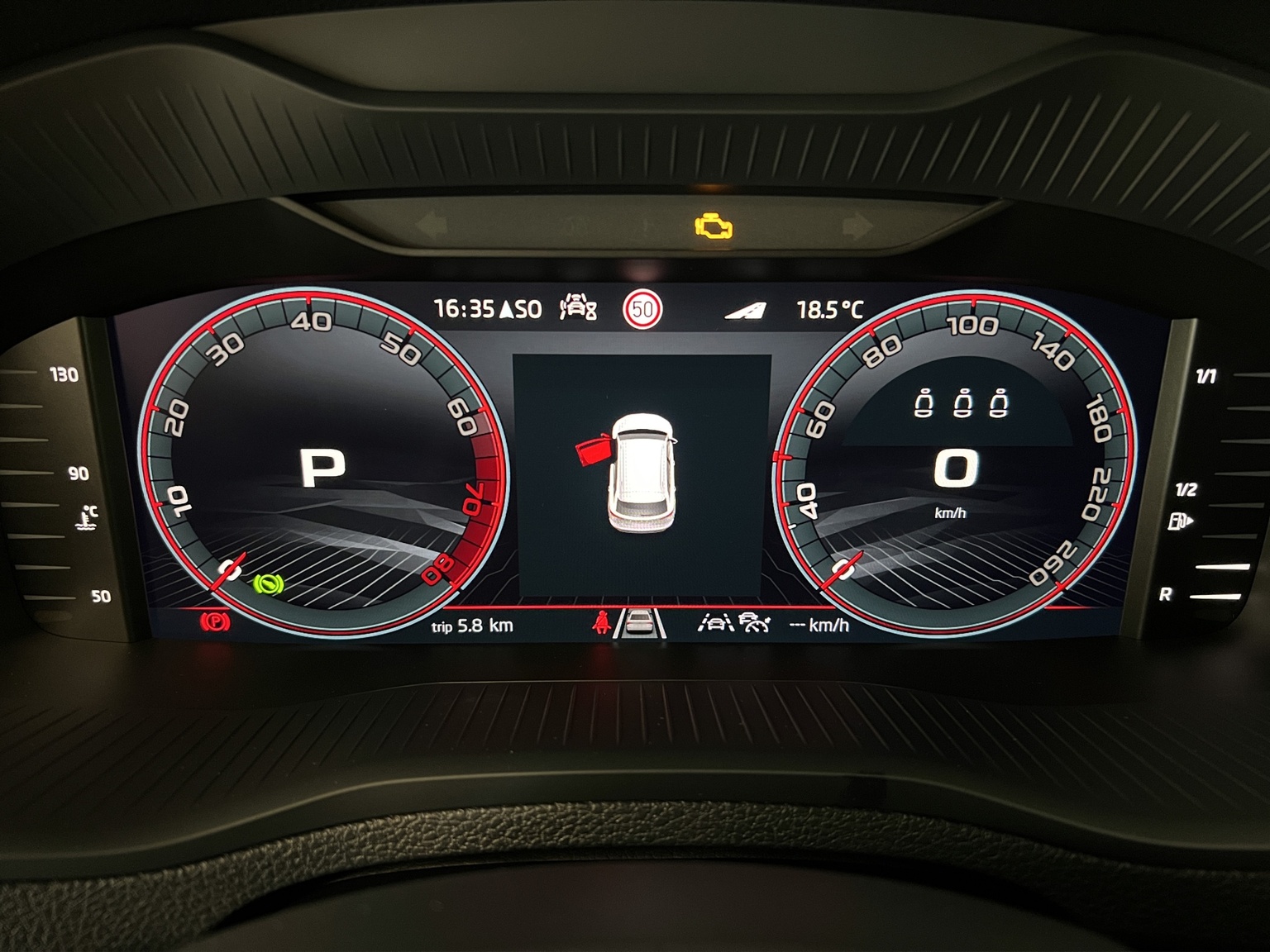 SKODA Karoq 2.0 TSI Dynamic Limited Edition 4x4 DSG-image-7