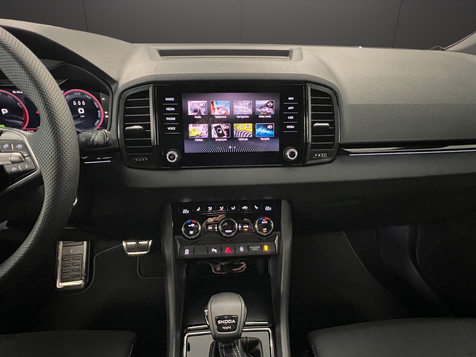 SKODA Karoq 2.0 TSI Dynamic Limited Edition 4x4 DSG-image-10