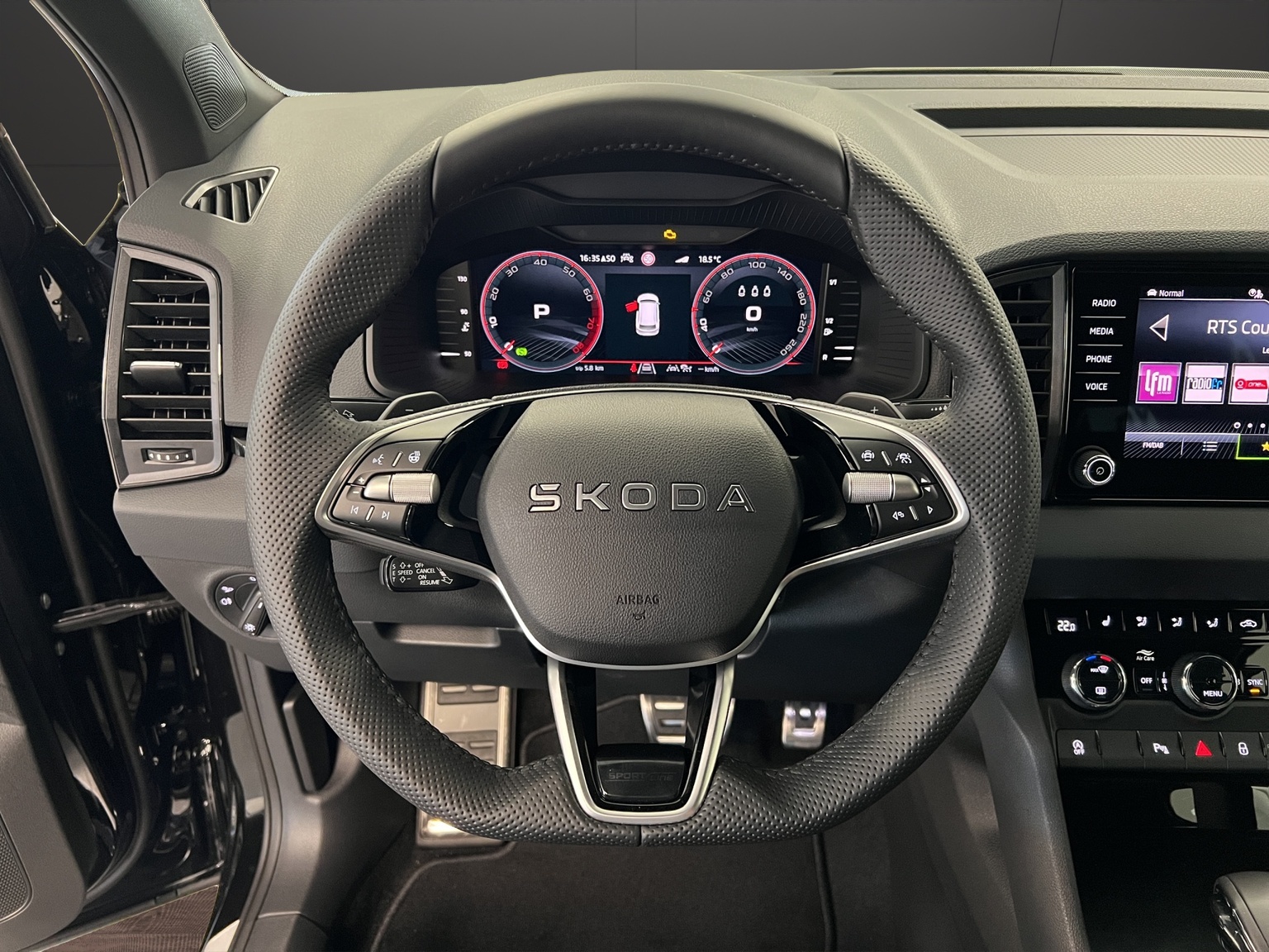SKODA Karoq 2.0 TSI Dynamic Limited Edition 4x4 DSG-image-6