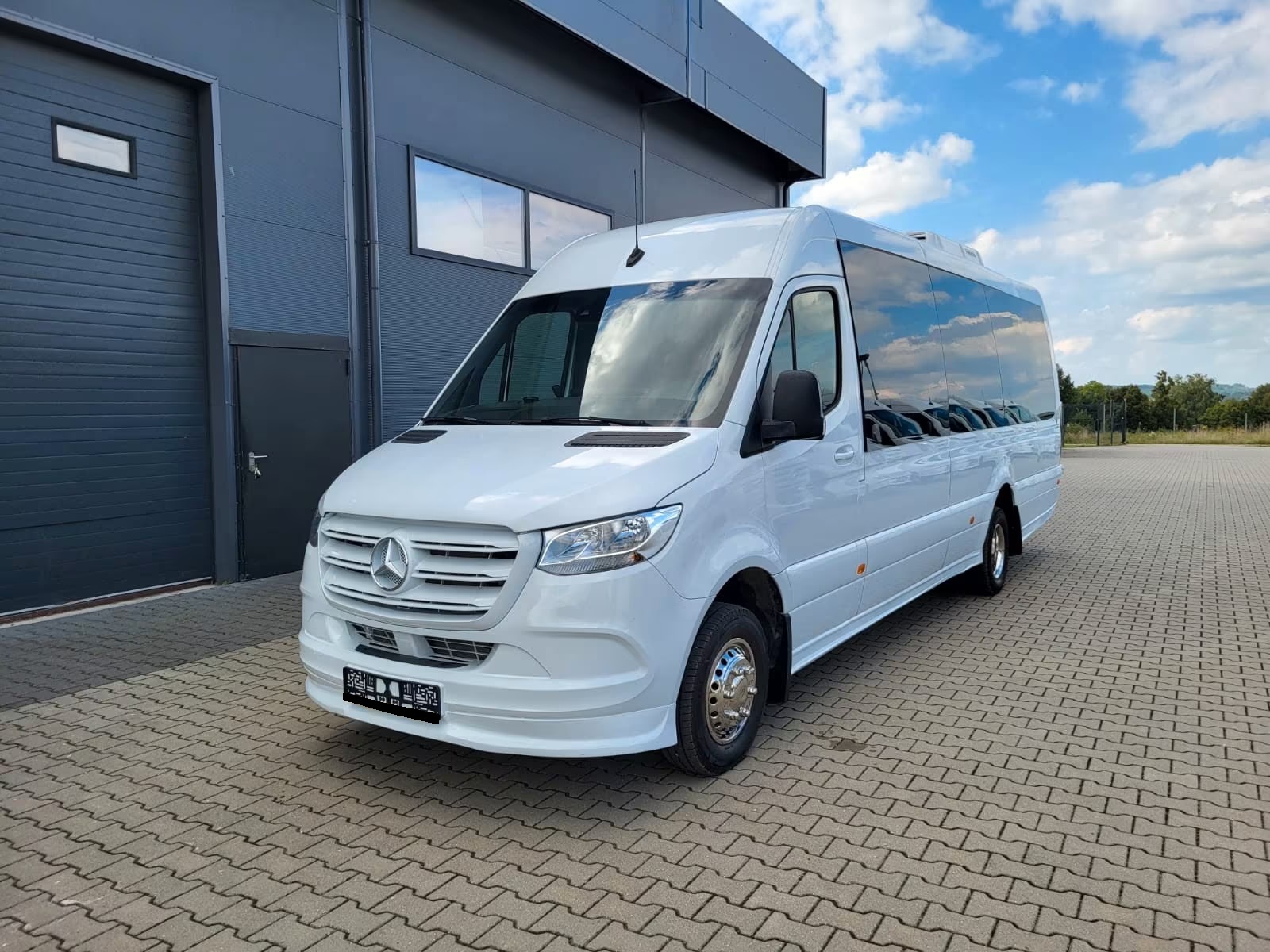 MERCEDES-BENZ Sprinter 517 CDI Extralang 9G-TRONIC 24 Sitzer-image-0