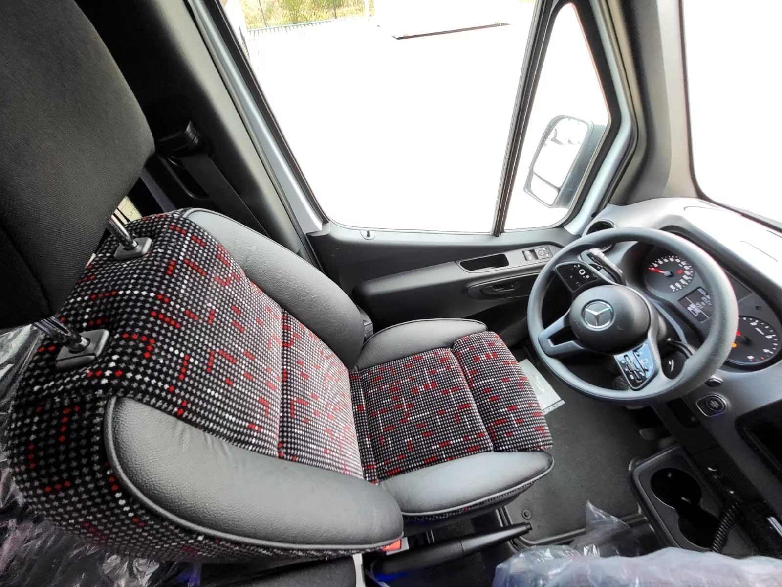 MERCEDES-BENZ Sprinter 517 CDI Extralang 9G-TRONIC 24 Sitzer-image-8
