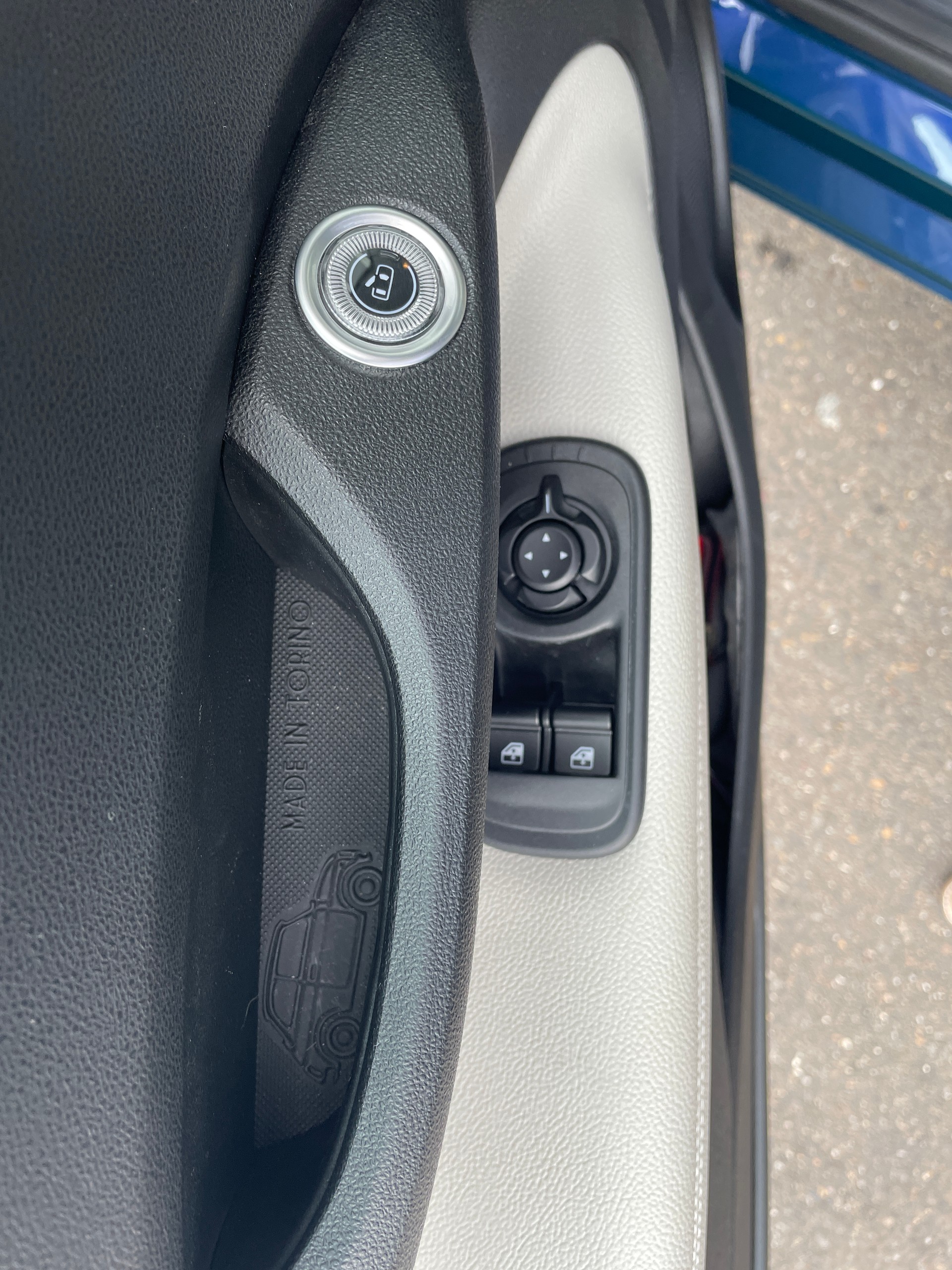 FIAT 500 Cabrio La Prima-image-14