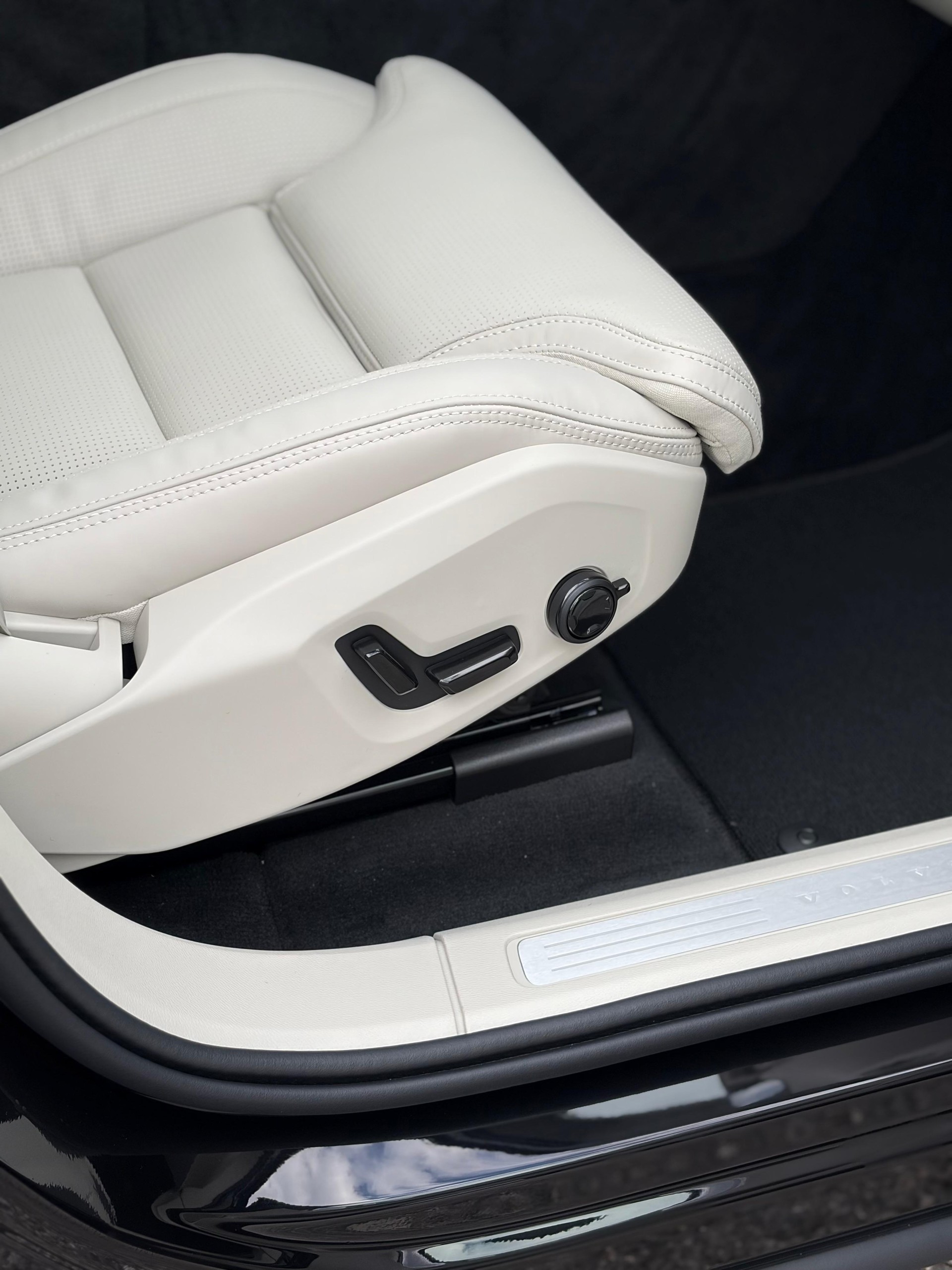 VOLVO XC60 2.0 T8 TE Ultra Bright eAWD-image-12