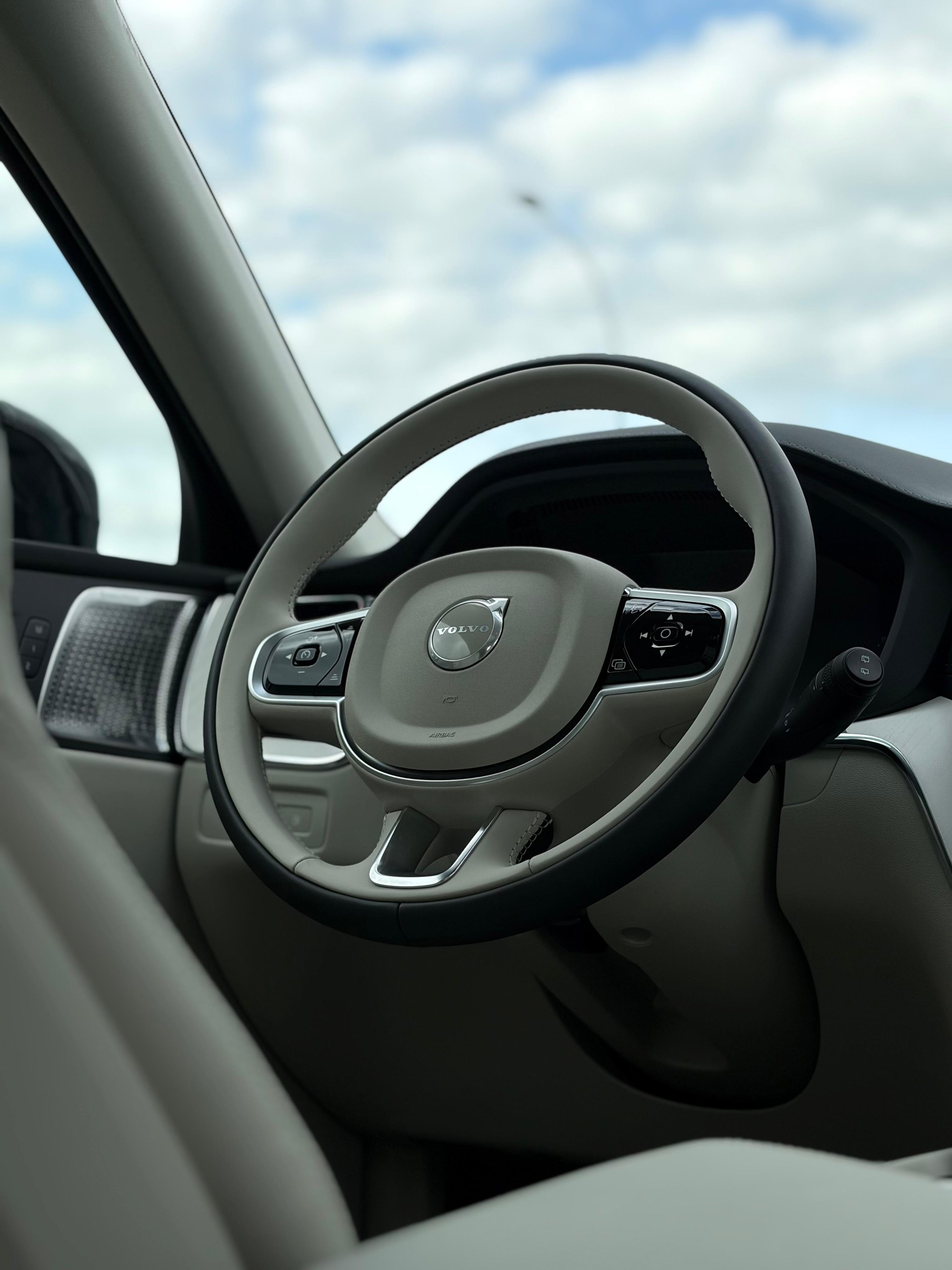 VOLVO XC60 2.0 T8 TE Ultra Bright eAWD-image-9