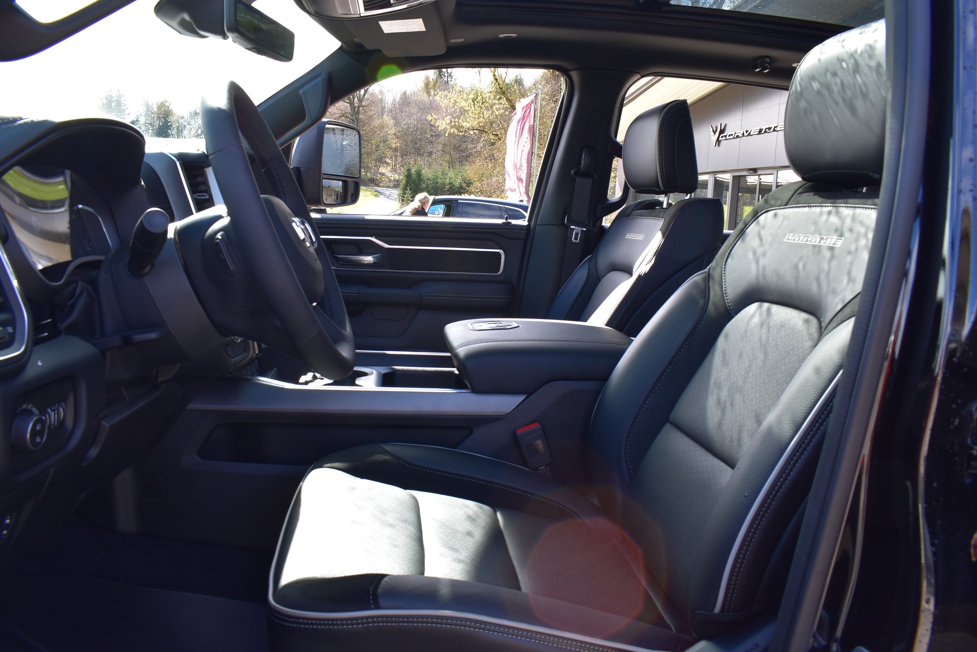 DODGE RAM 1500 CrewCab Laramie Night 3.0 Hurricane-image-11