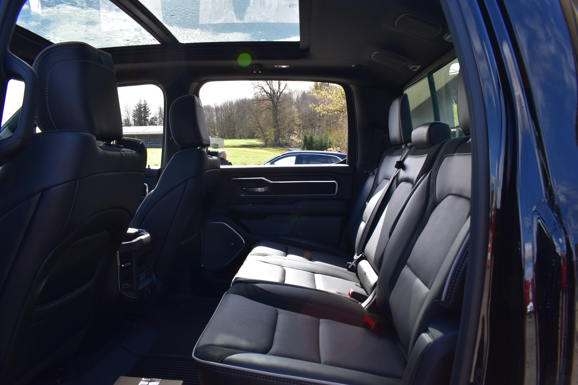 DODGE RAM 1500 CrewCab Laramie Night 3.0 Hurricane-image-8
