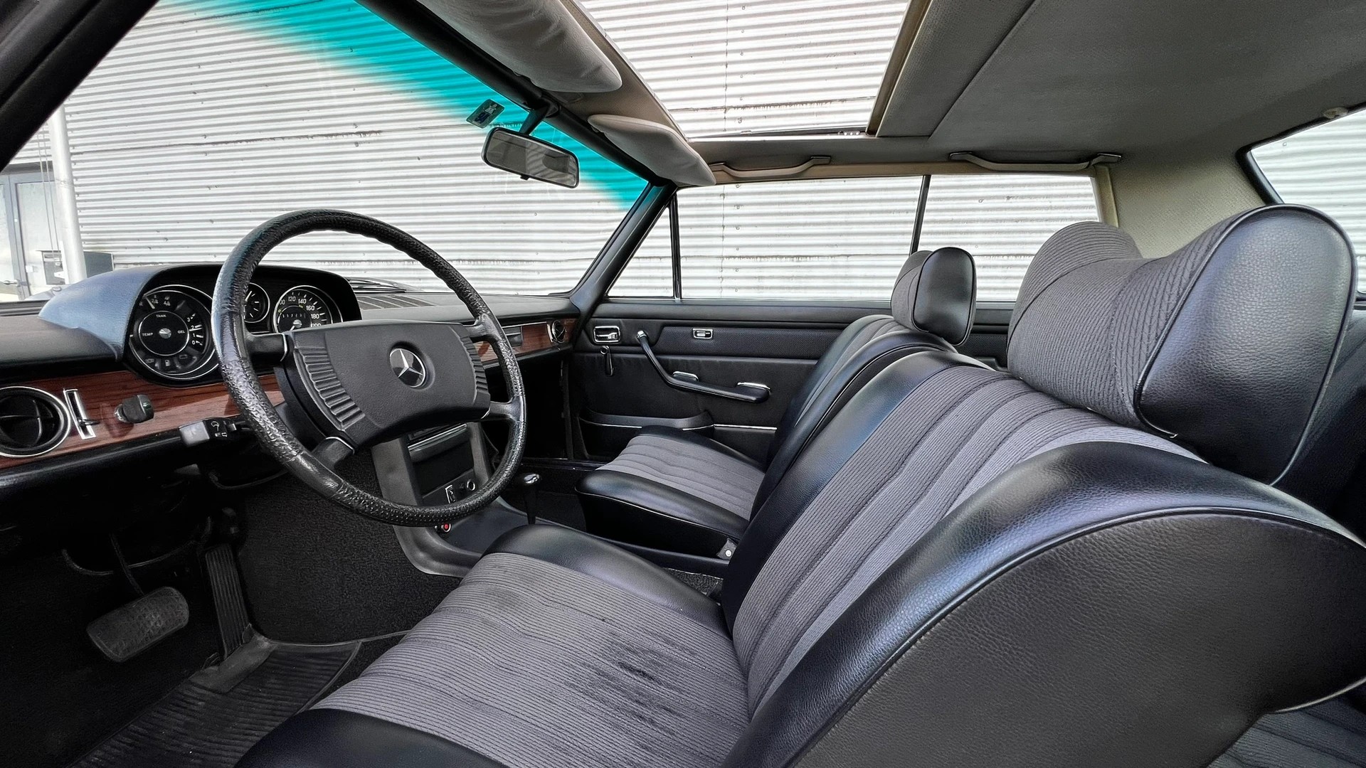 MERCEDES-BENZ 280 CE AUTOMATIK l 188 PS-image-25