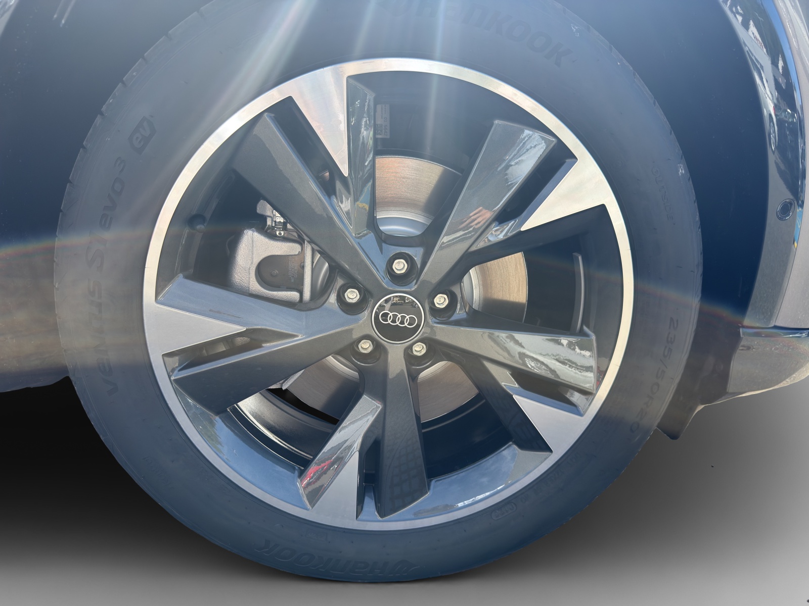 AUDI Q4 e-tron 45 Edition Swiss Ski quattro-image-13