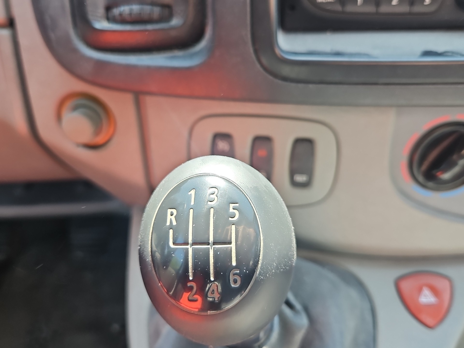 RENAULT Trafic 2.0 dCi 115 L2H1-image-9