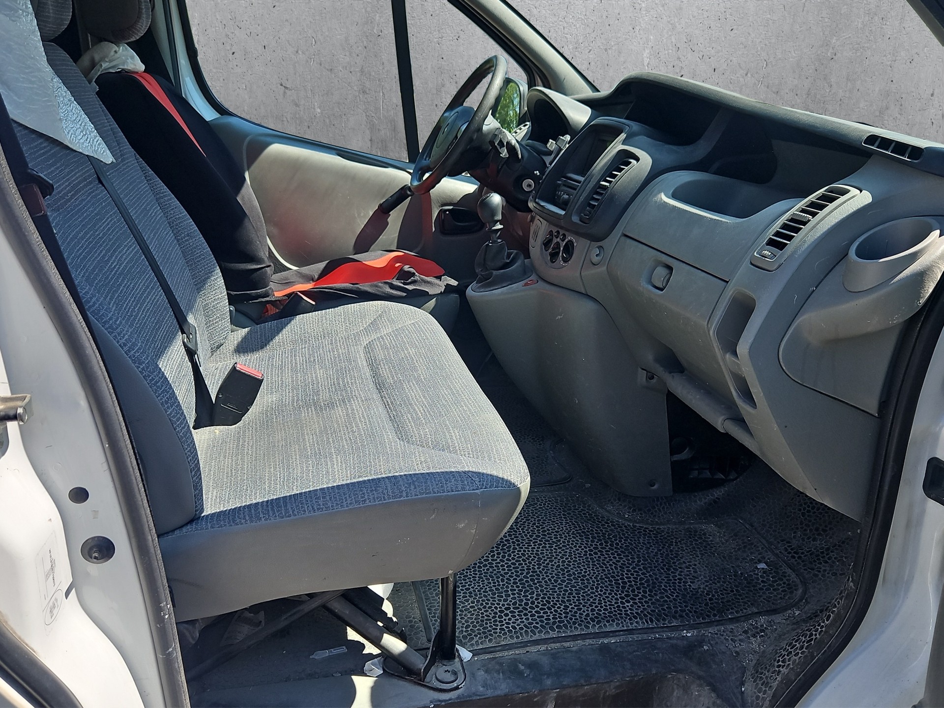 RENAULT Trafic 2.0 dCi 115 L2H1-image-12