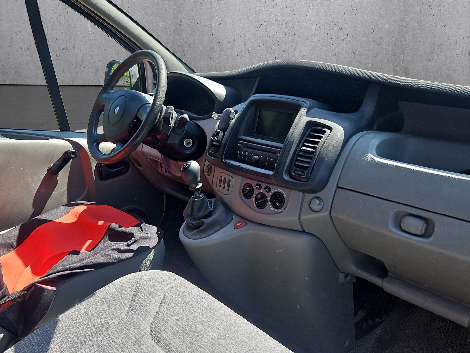 RENAULT Trafic 2.0 dCi 115 L2H1-image-11