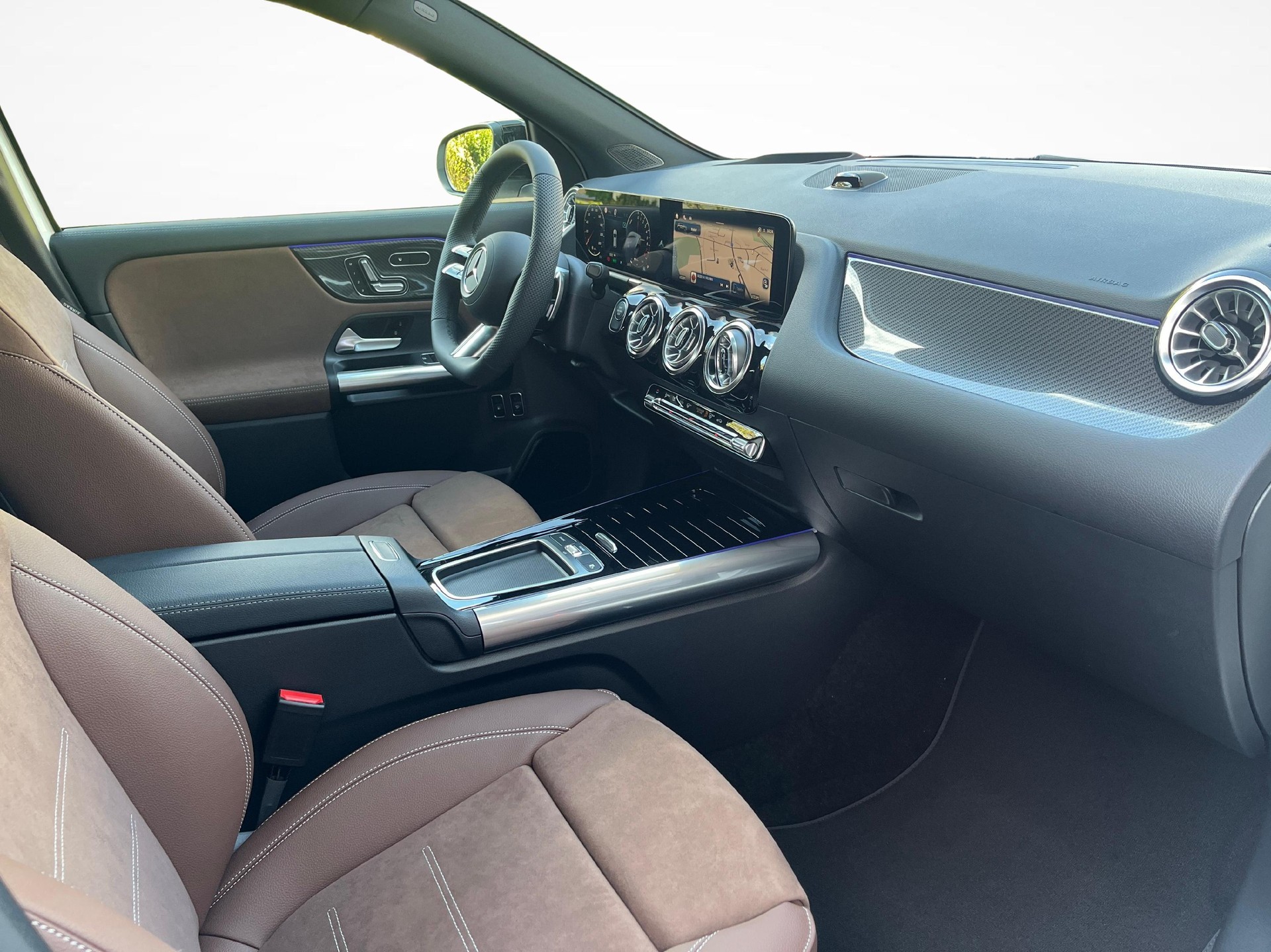 MERCEDES-BENZ GLA 250 e EQ Star AMG Line-image-9