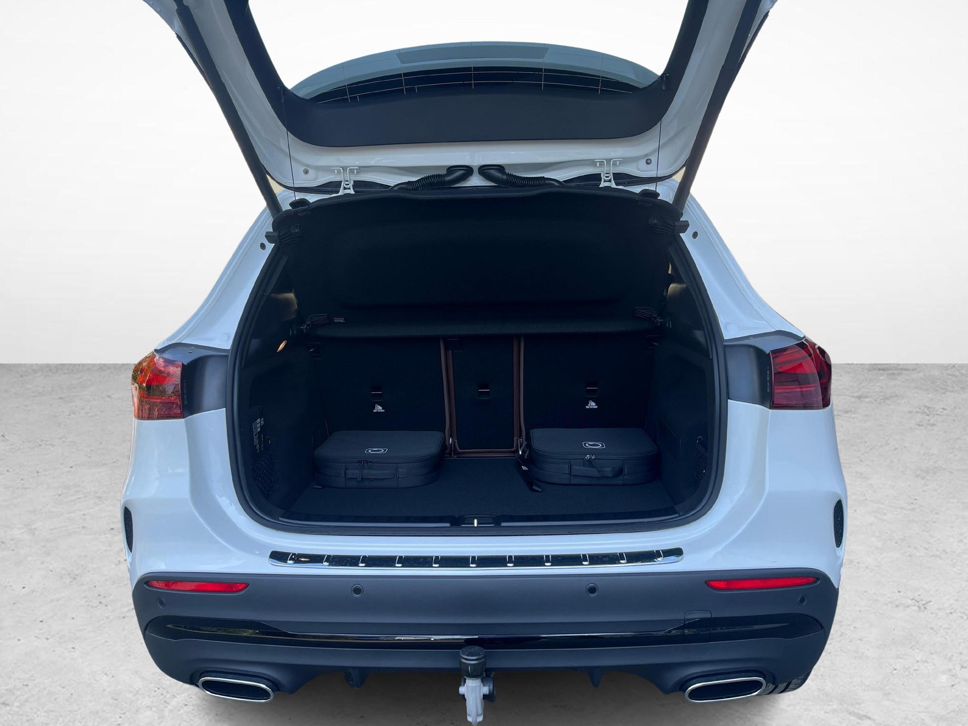 MERCEDES-BENZ GLA 250 e EQ Star AMG Line-image-11