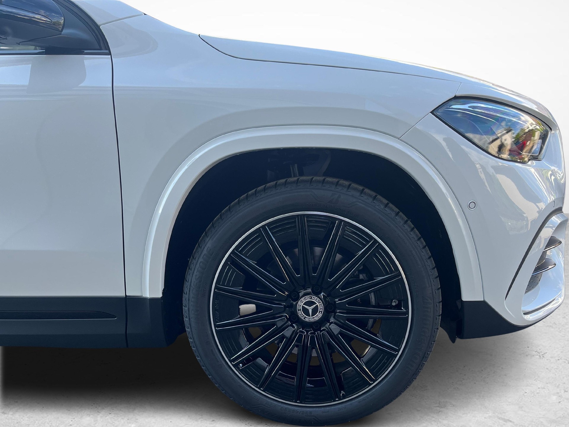 MERCEDES-BENZ GLA 250 e EQ Star AMG Line-image-12