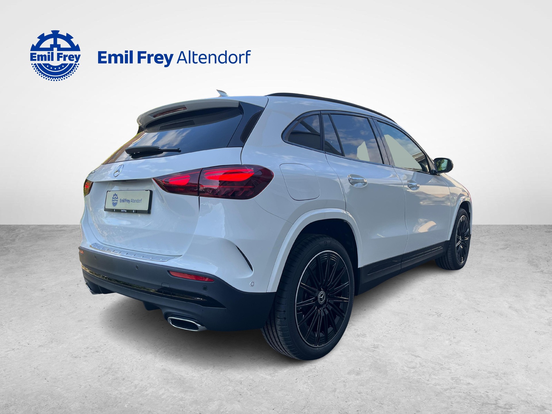 MERCEDES-BENZ GLA 250 e EQ Star AMG Line-image-4