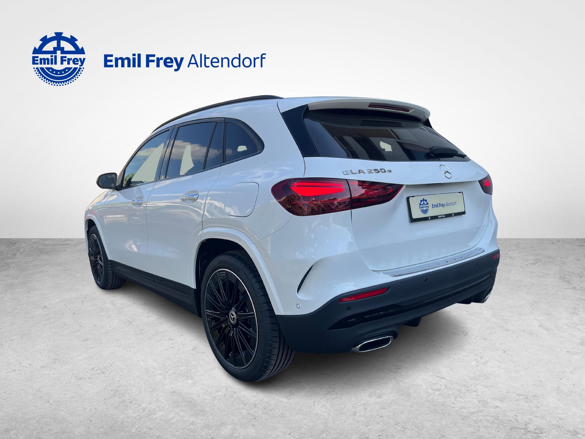 MERCEDES-BENZ GLA 250 e EQ Star AMG Line-image-2