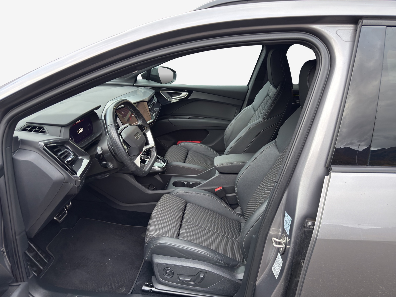 AUDI Q4 e-tron 50 quattro-image-8
