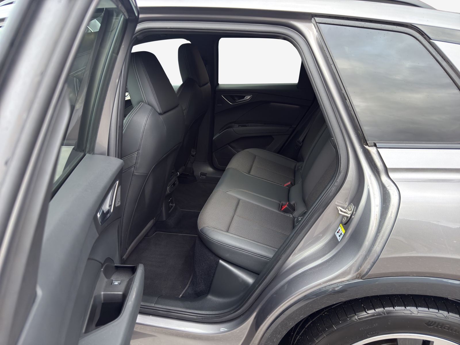 AUDI Q4 e-tron 50 quattro-image-12