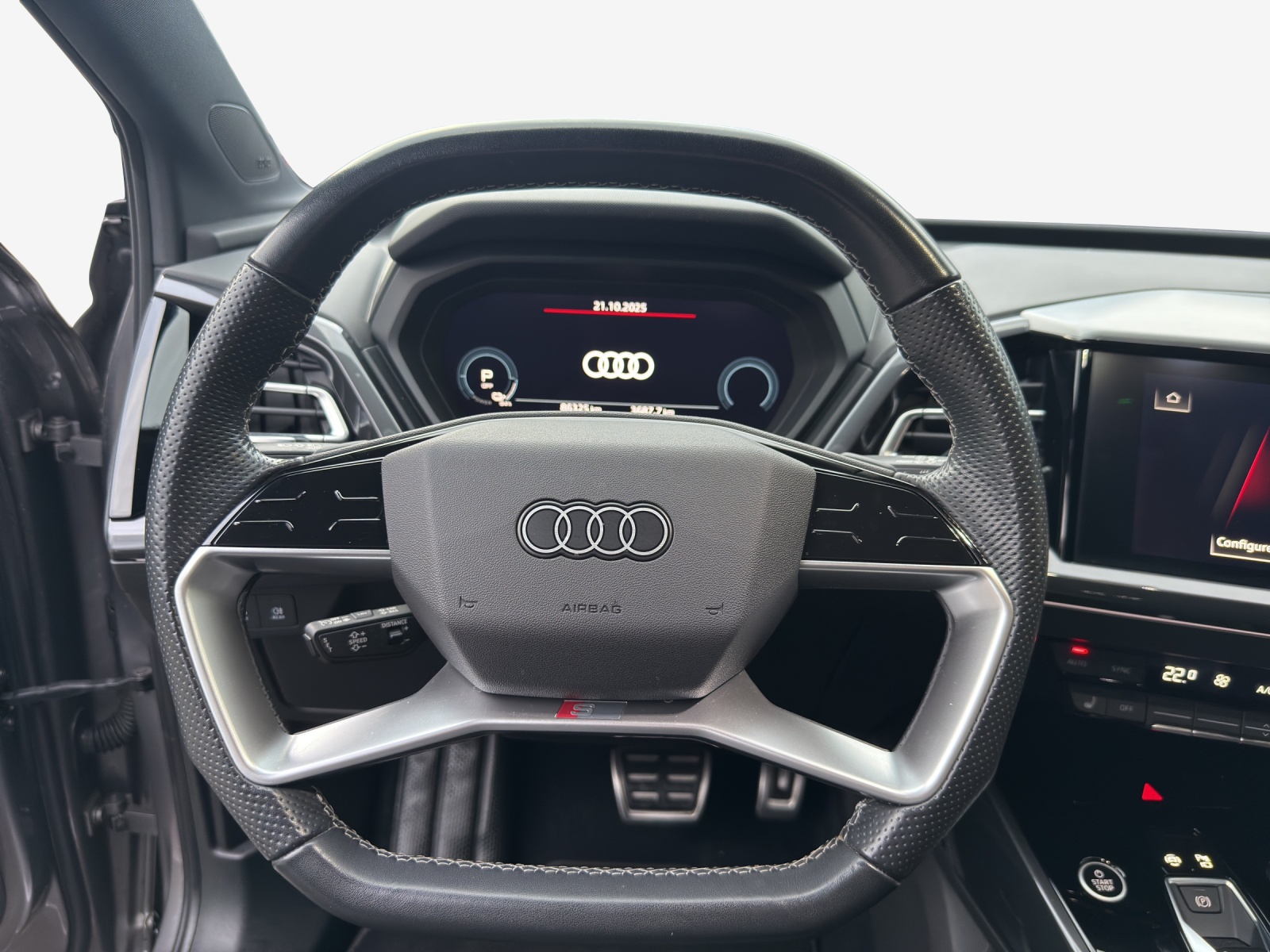 AUDI Q4 e-tron 50 quattro-image-10