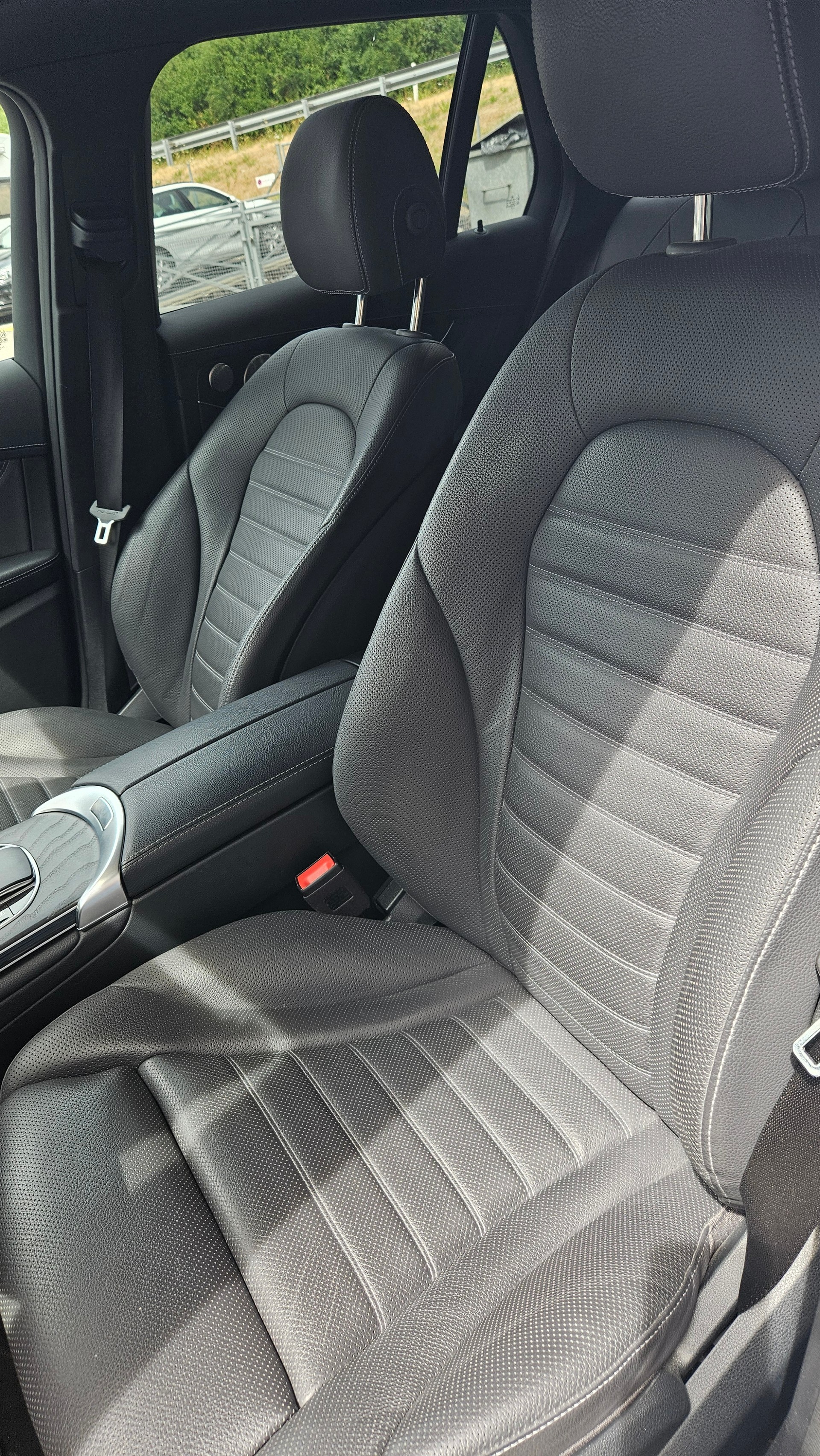MERCEDES-BENZ GLC 300 de 4MATIC-image-2