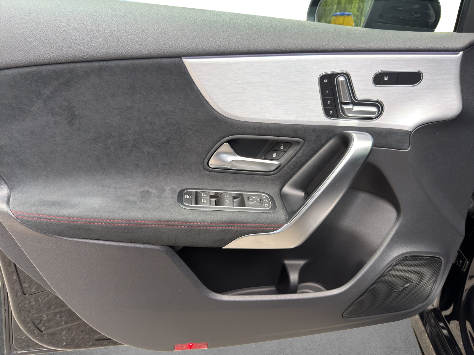 MERCEDES-BENZ A 35 AMG 4Matic-image-12