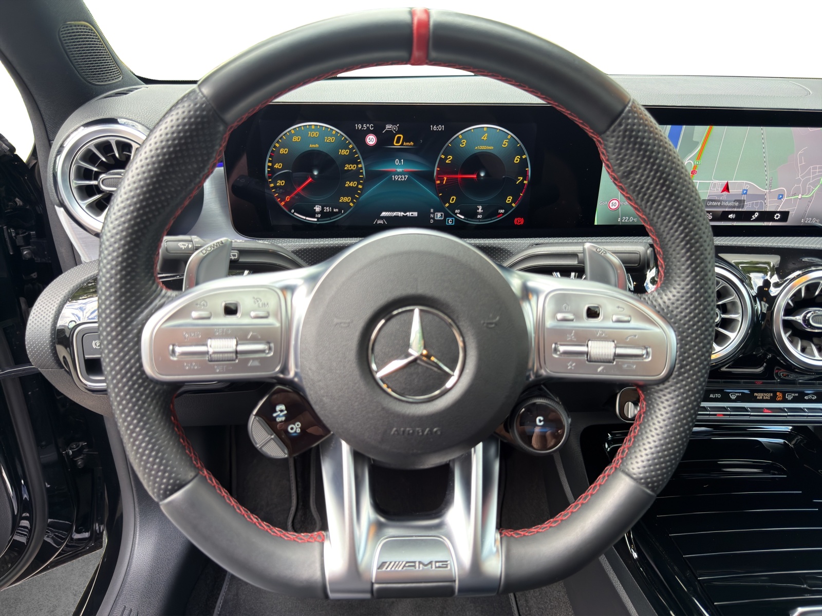 MERCEDES-BENZ A 35 AMG 4Matic-image-10