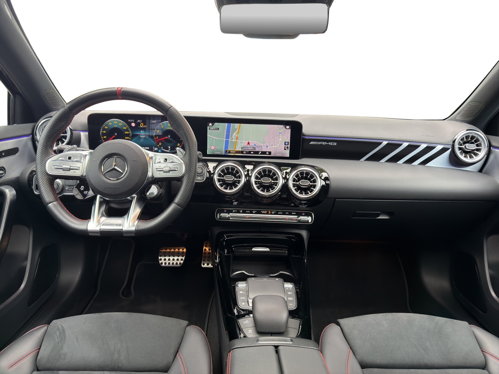 MERCEDES-BENZ A 35 AMG 4Matic-image-9