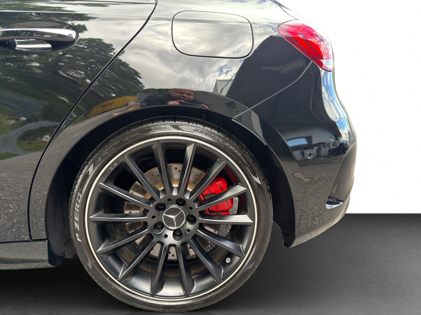 MERCEDES-BENZ A 35 AMG 4Matic-image-22