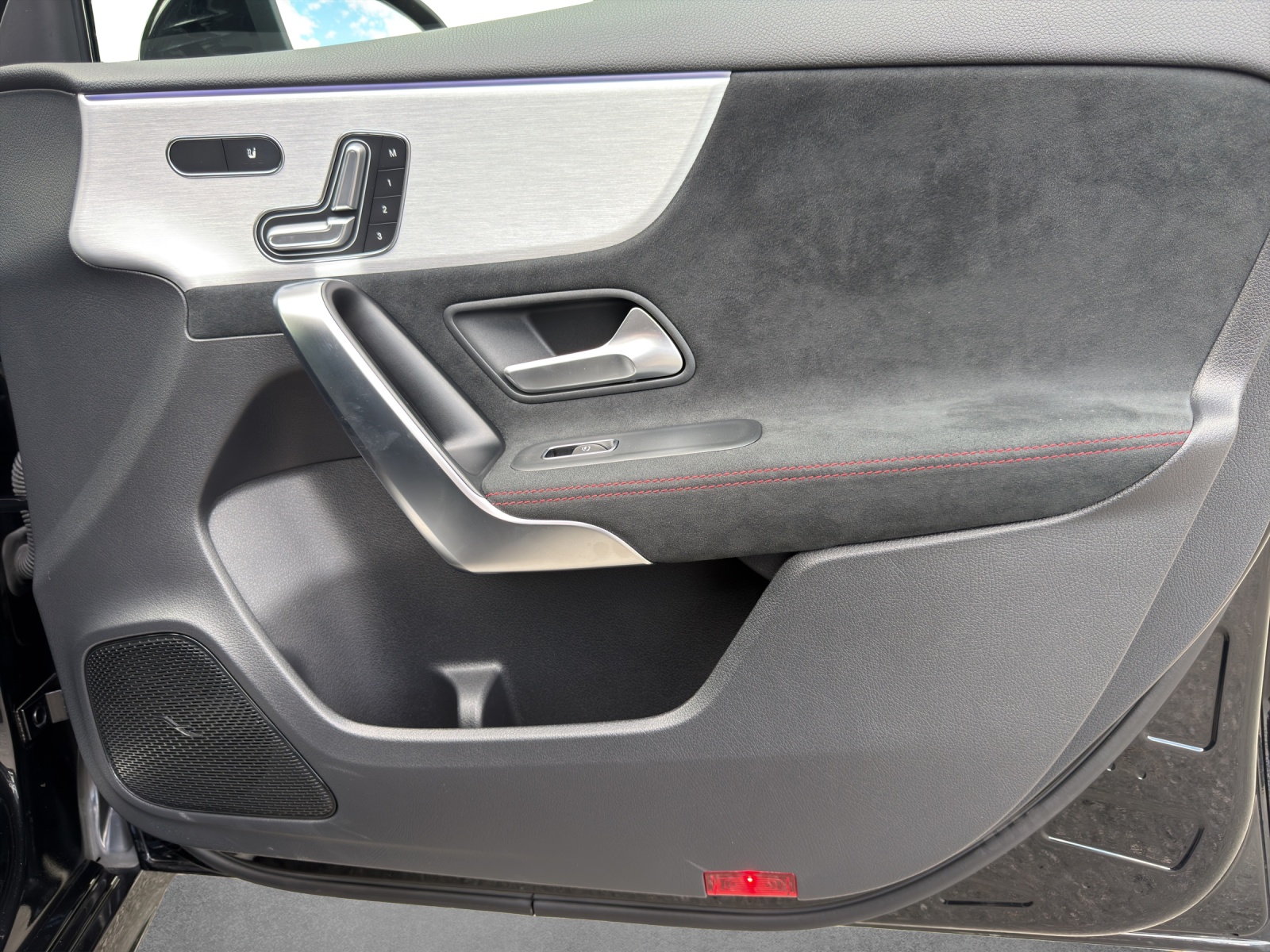 MERCEDES-BENZ A 35 AMG 4Matic-image-15