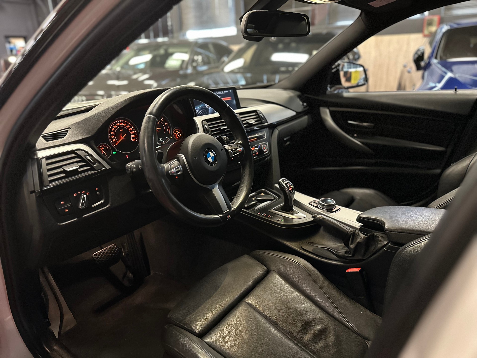 BMW 335i xDrive Steptronic-image-13