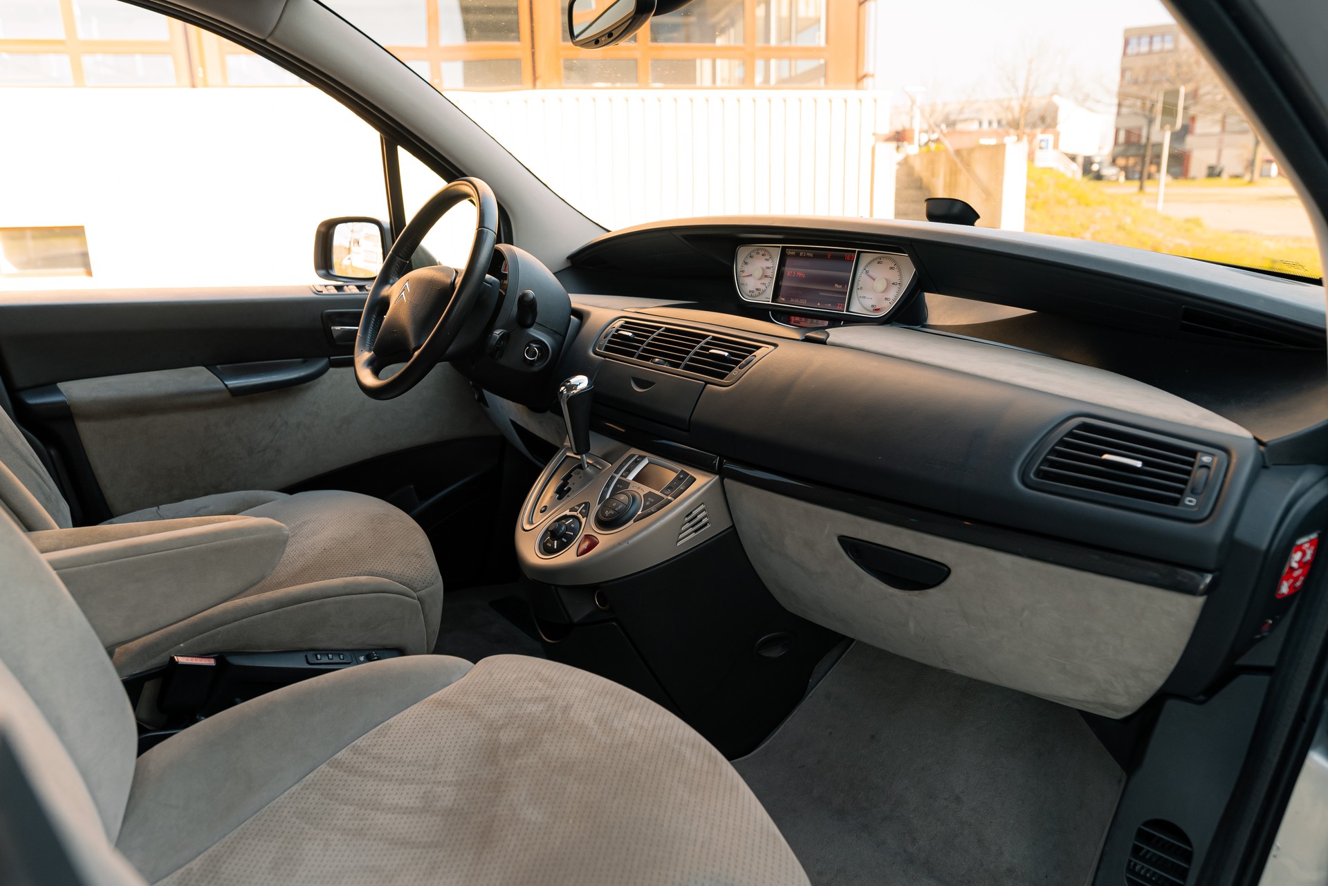 CITROEN C8 2.2 16V HDi Exclusive Automatic-image-6