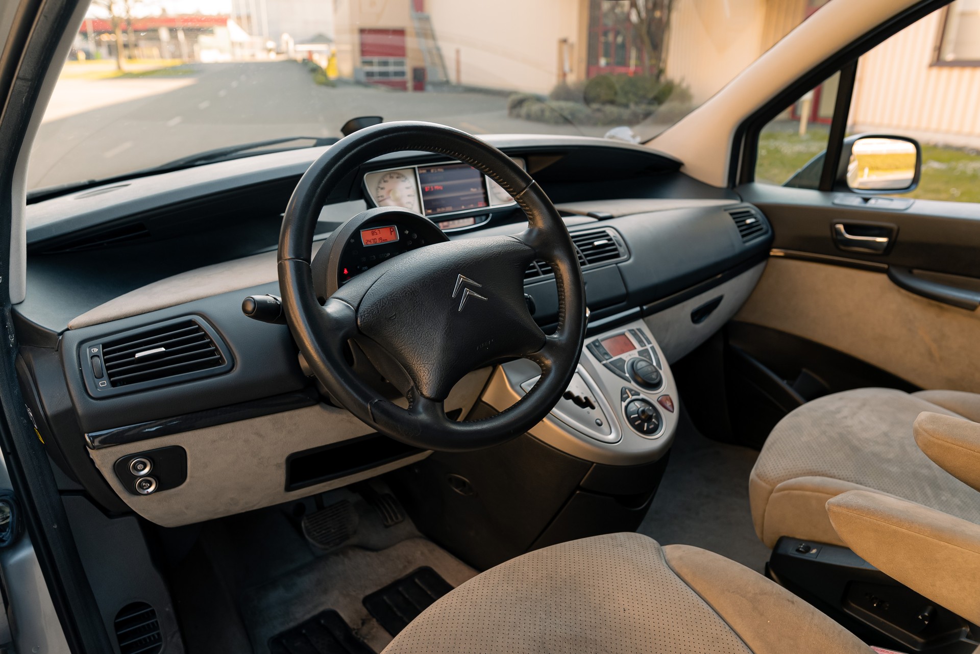 CITROEN C8 2.2 16V HDi Exclusive Automatic-image-8