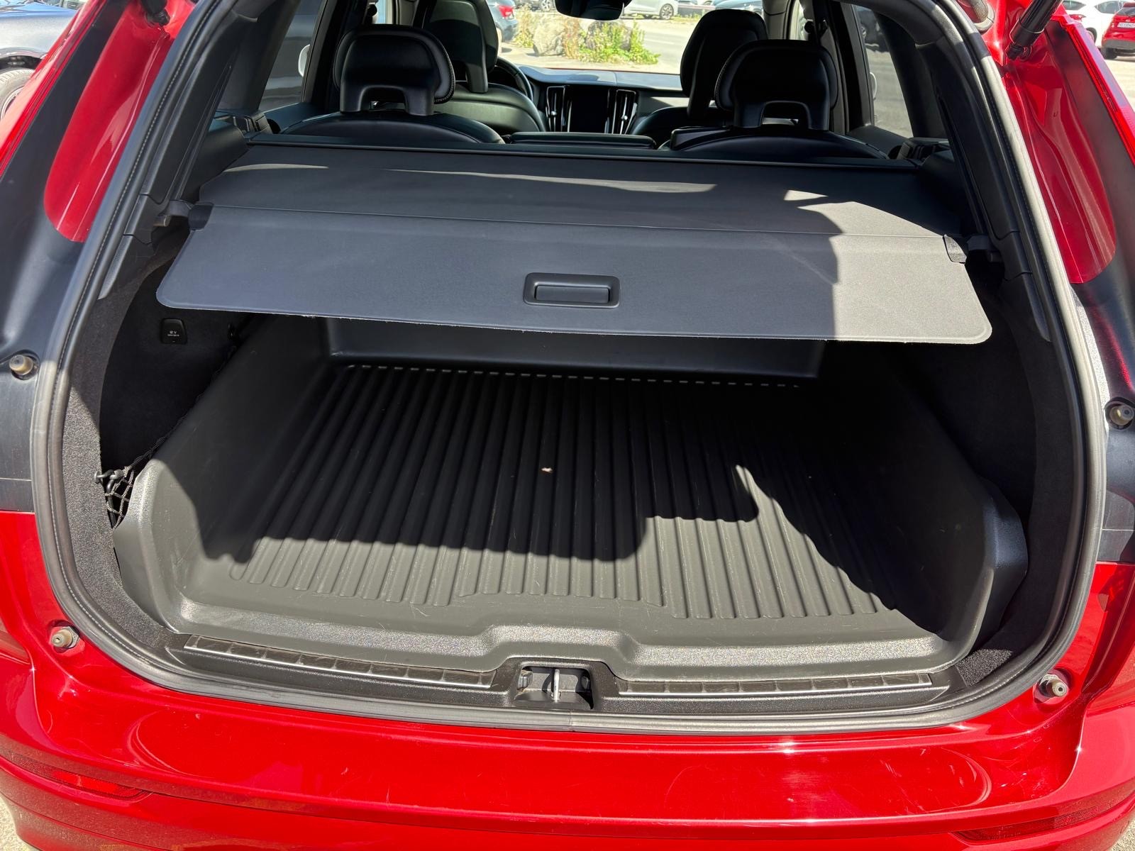 VOLVO XC60 D5 AWD R-Design Geartronic-image-9