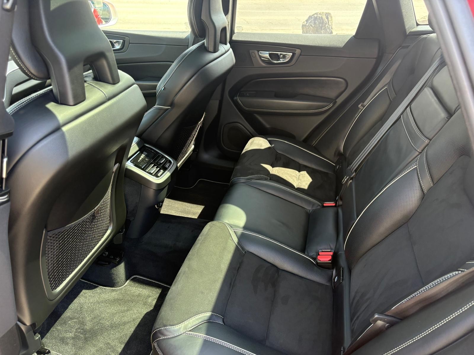 VOLVO XC60 D5 AWD R-Design Geartronic-image-5