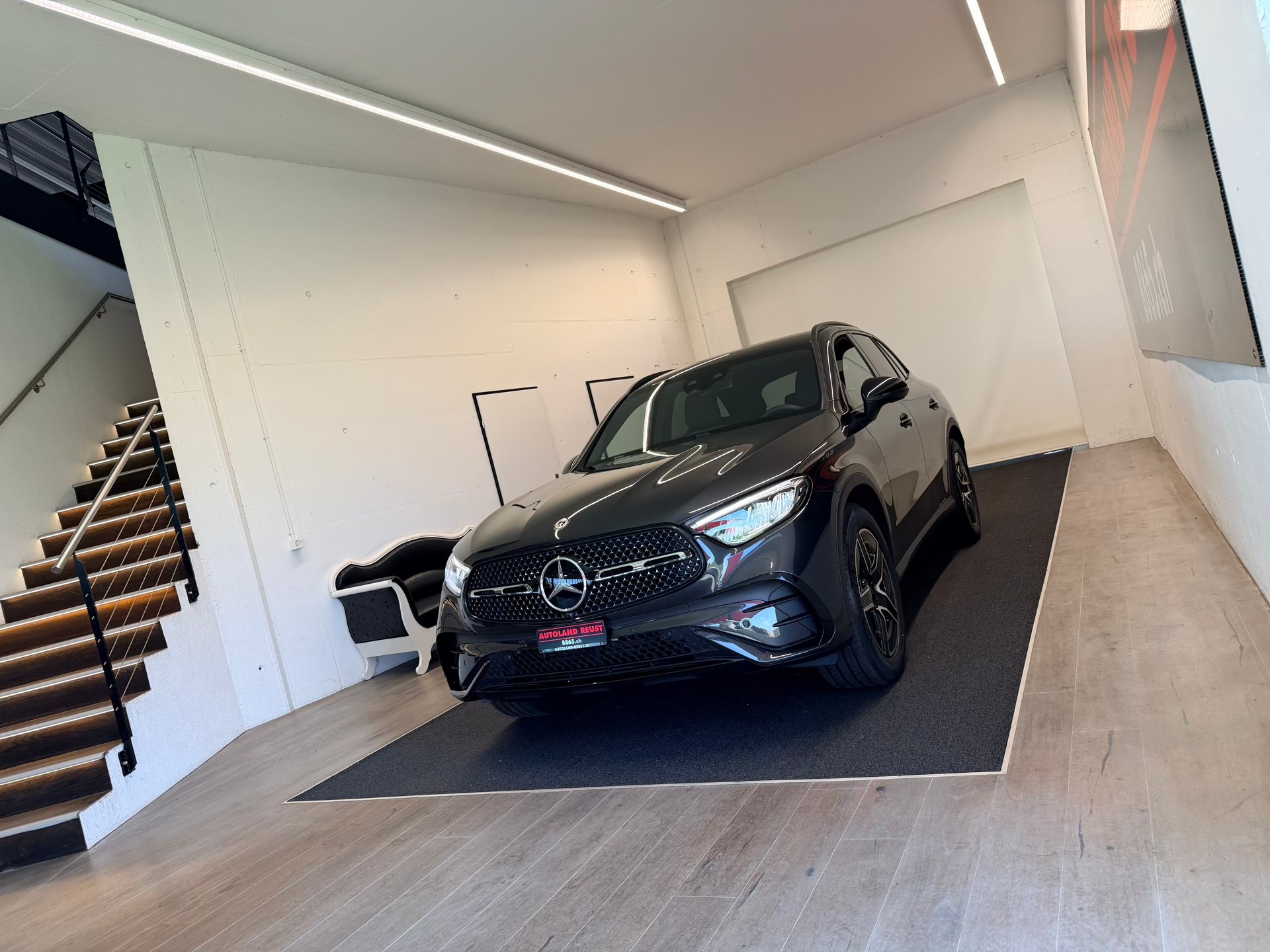 MERCEDES-BENZ GLC 300 d AMG 4Matic 9G-Tronic-image-2