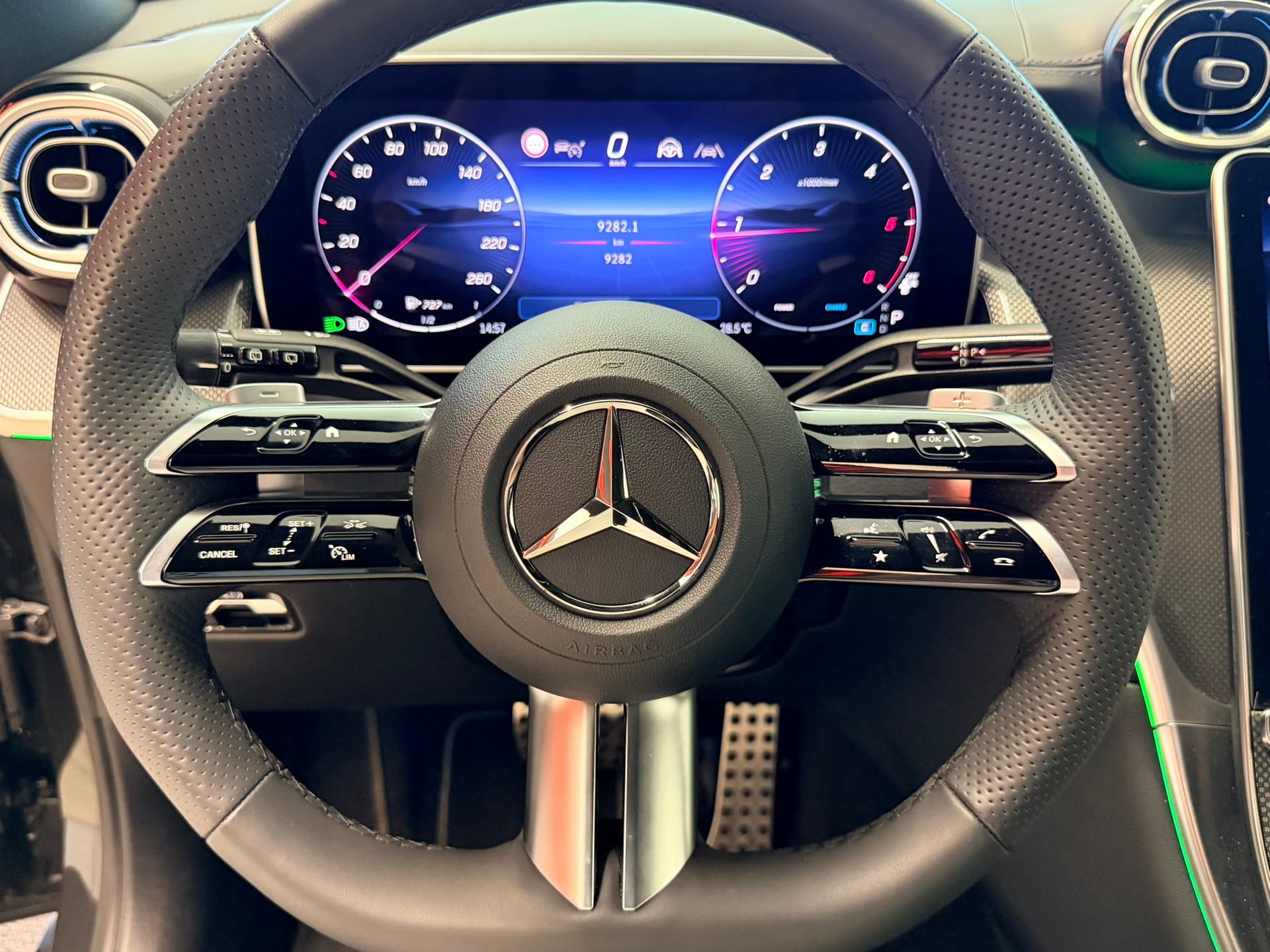 MERCEDES-BENZ GLC 300 d AMG 4Matic 9G-Tronic-image-23