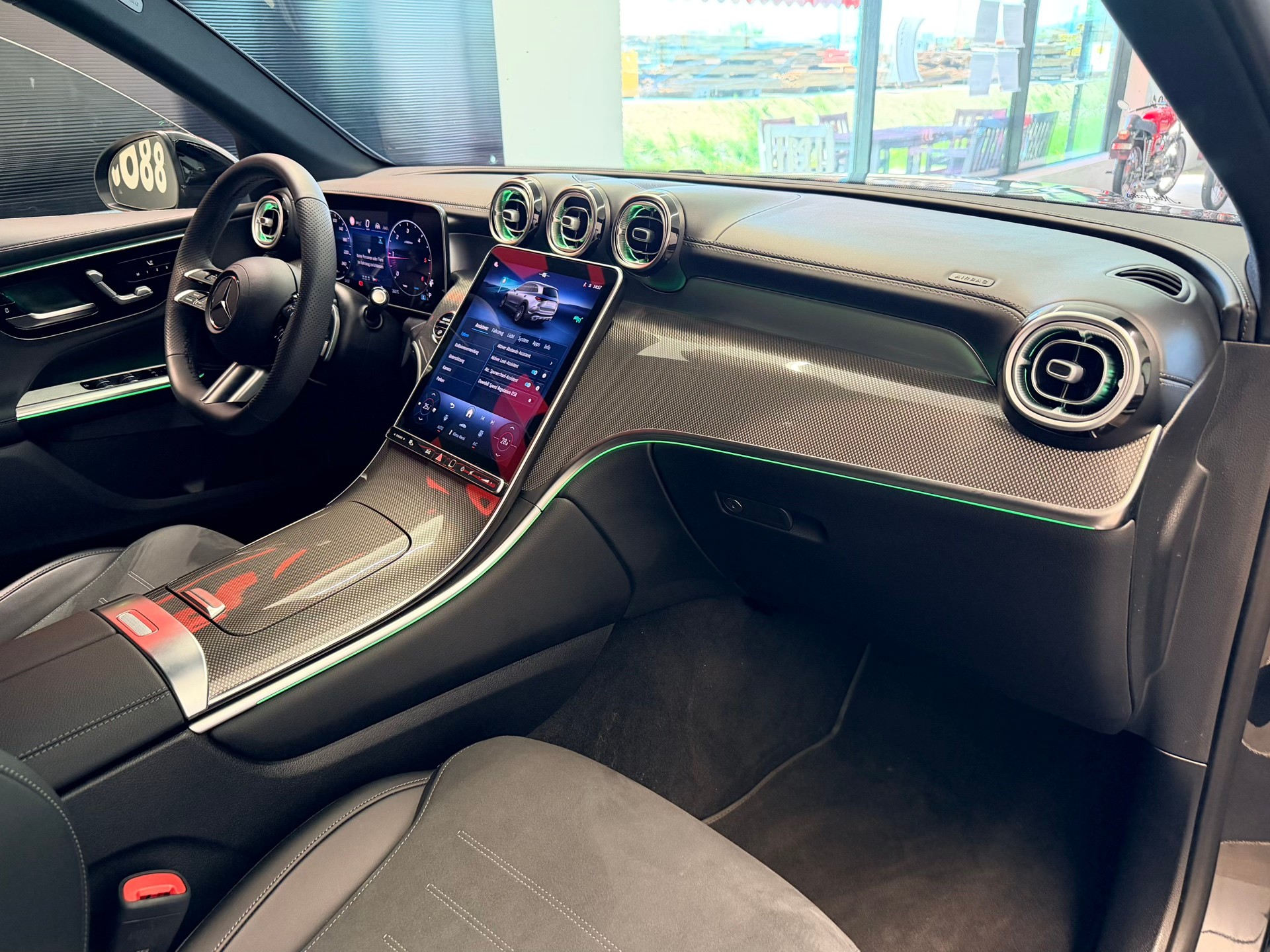 MERCEDES-BENZ GLC 300 d AMG 4Matic 9G-Tronic-image-18