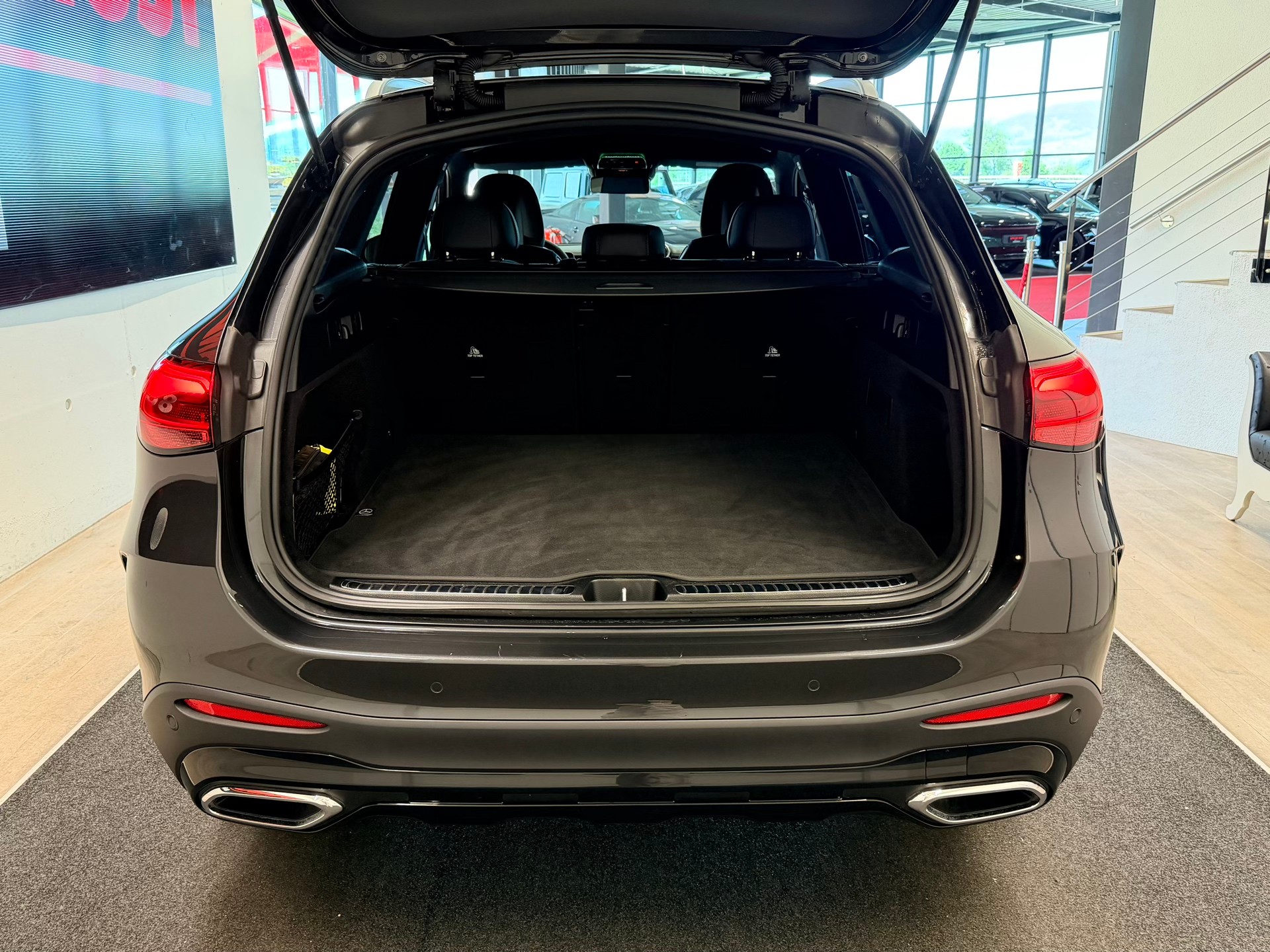 MERCEDES-BENZ GLC 300 d AMG 4Matic 9G-Tronic-image-9