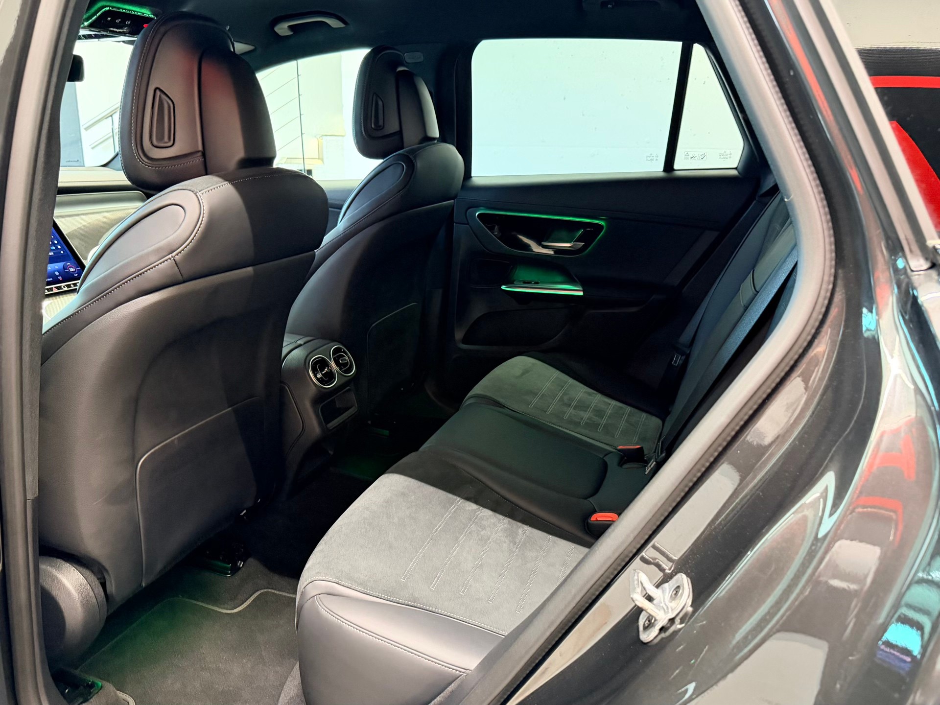 MERCEDES-BENZ GLC 300 d AMG 4Matic 9G-Tronic-image-16