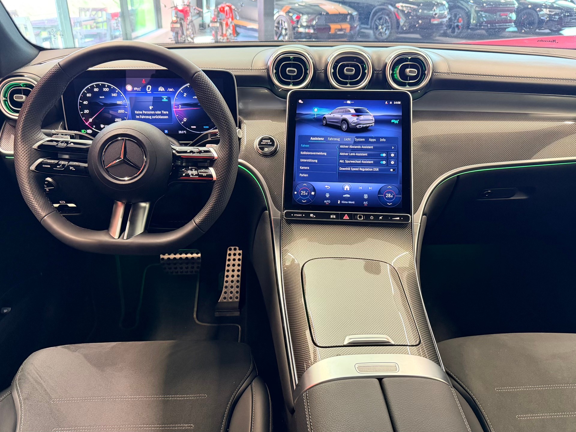 MERCEDES-BENZ GLC 300 d AMG 4Matic 9G-Tronic-image-17