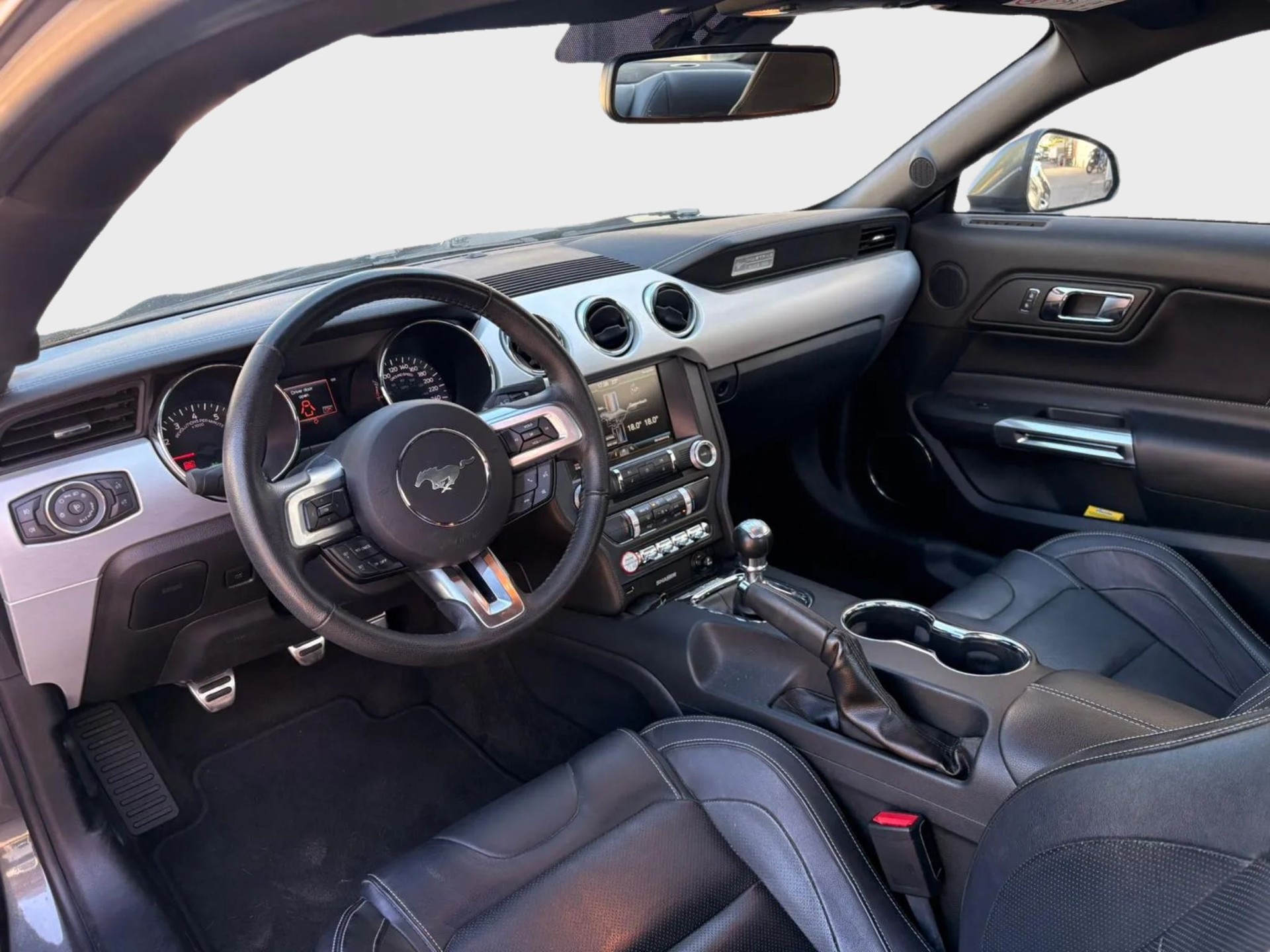 FORD Mustang Fastback 5.0 V8 GT-showroom-element-3