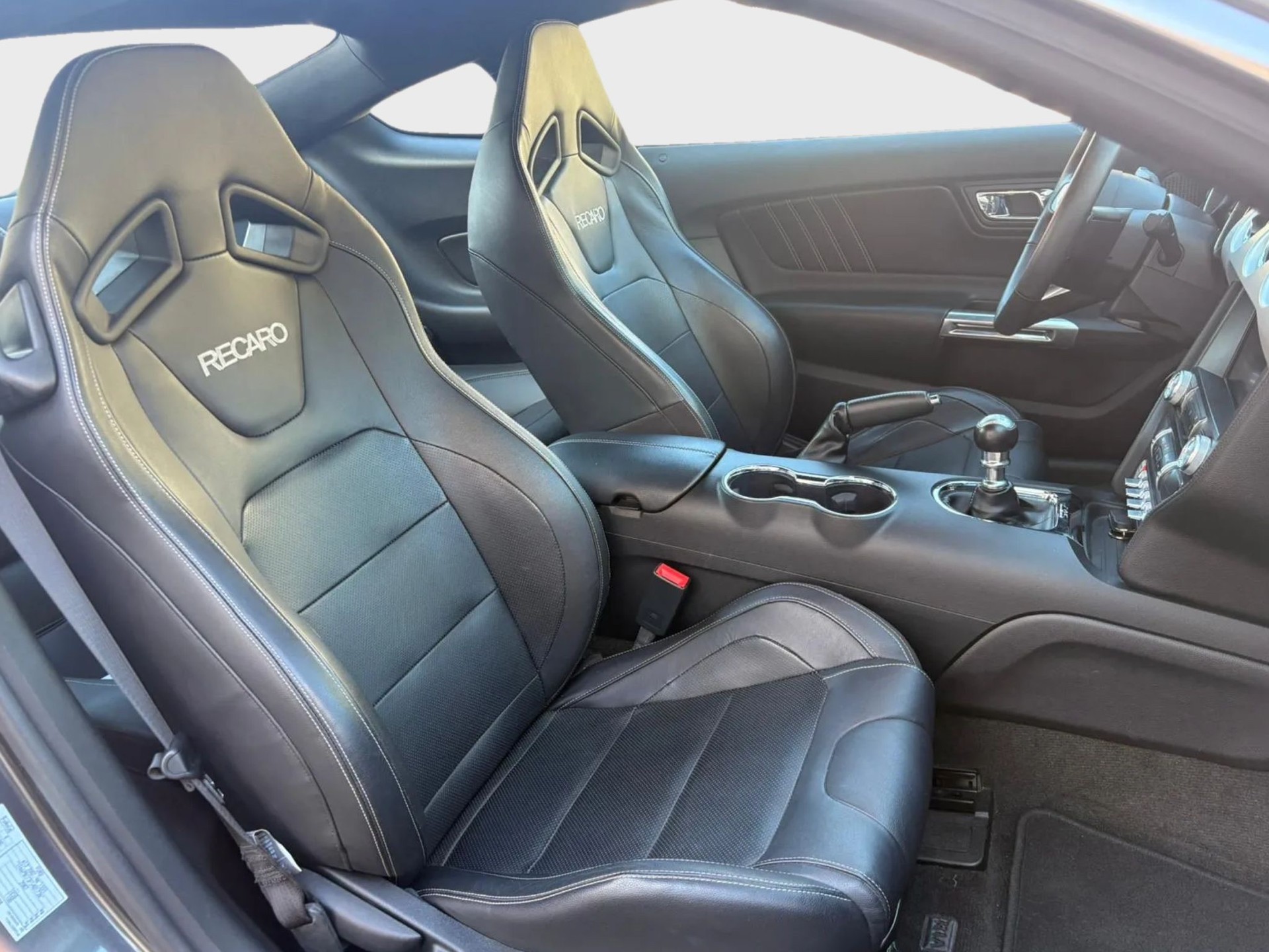 FORD Mustang Fastback 5.0 V8 GT-image-6