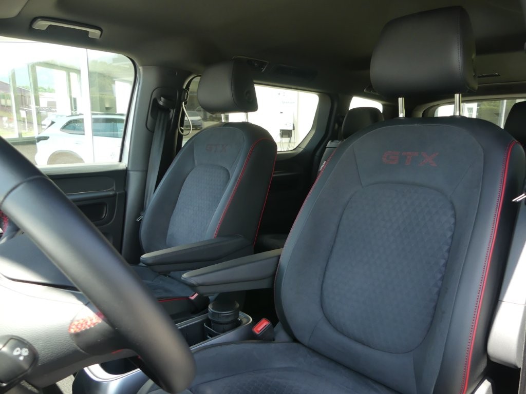 VW ID.Buzz LWB GTX 4 Motion-image-10