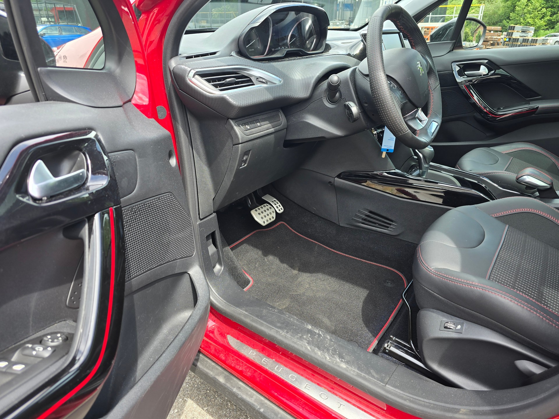 PEUGEOT 2008 1.5 BlueHDi GT Line EAT6-image-9