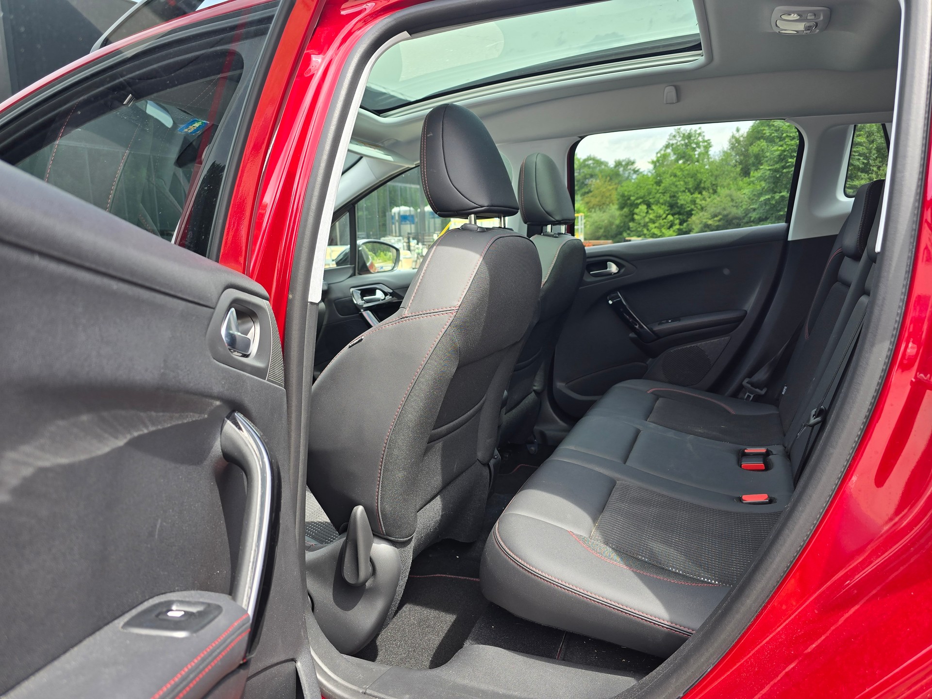 PEUGEOT 2008 1.5 BlueHDi GT Line EAT6-image-7
