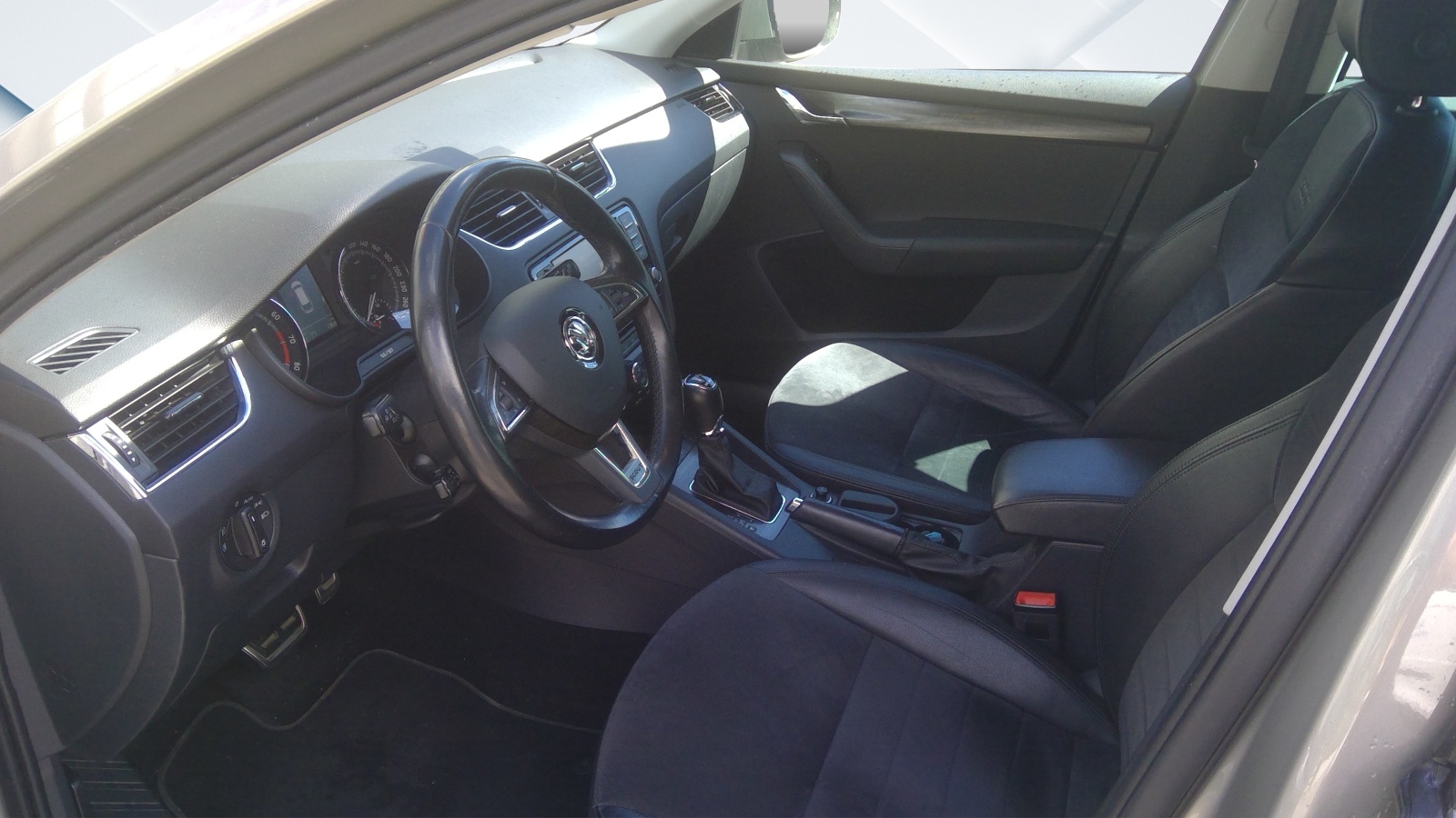 SKODA Octavia Combi 1.8 TSI Scout 4x4 DSG-image-10